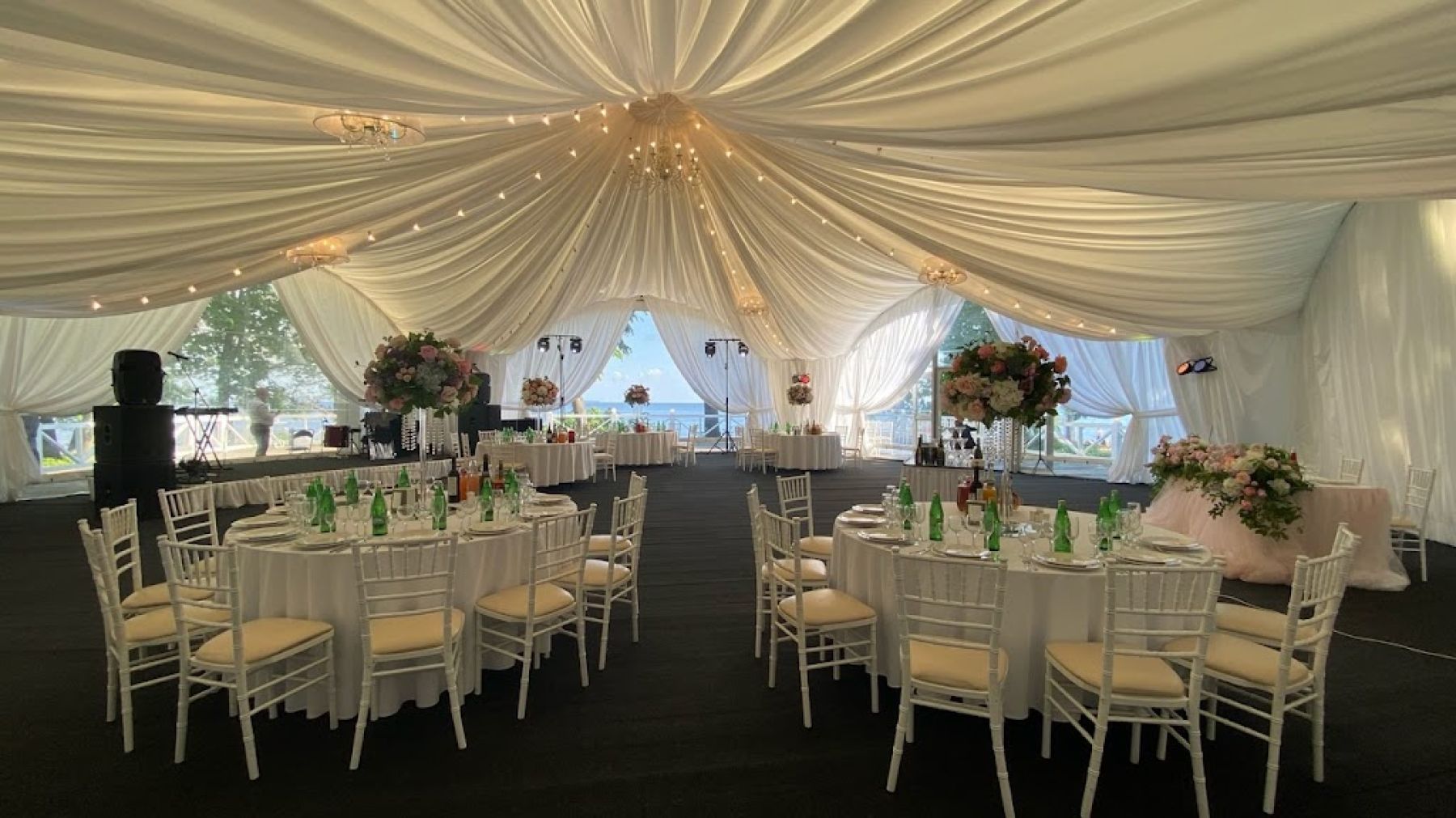 Шатёр Paradise на пляже в Санкт-Петербурге