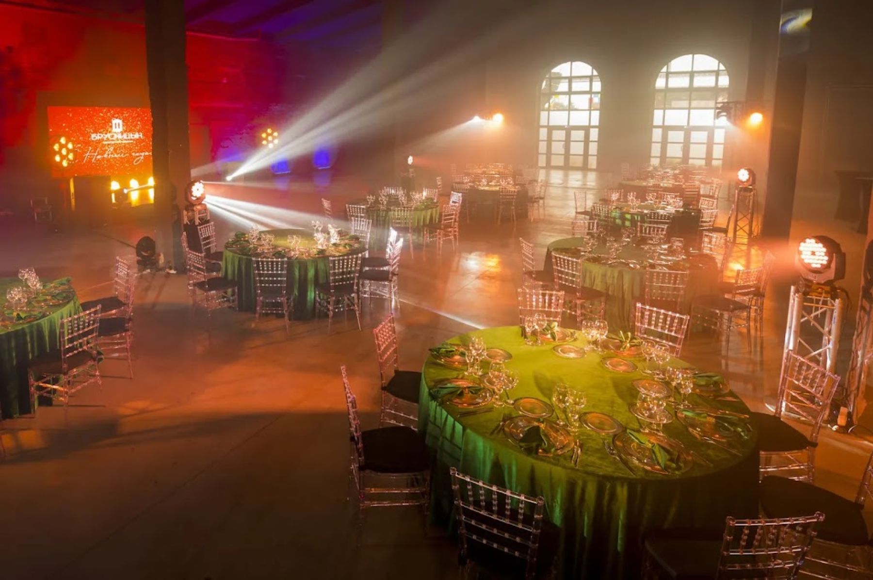 Выездная регистрация на берегу Невы