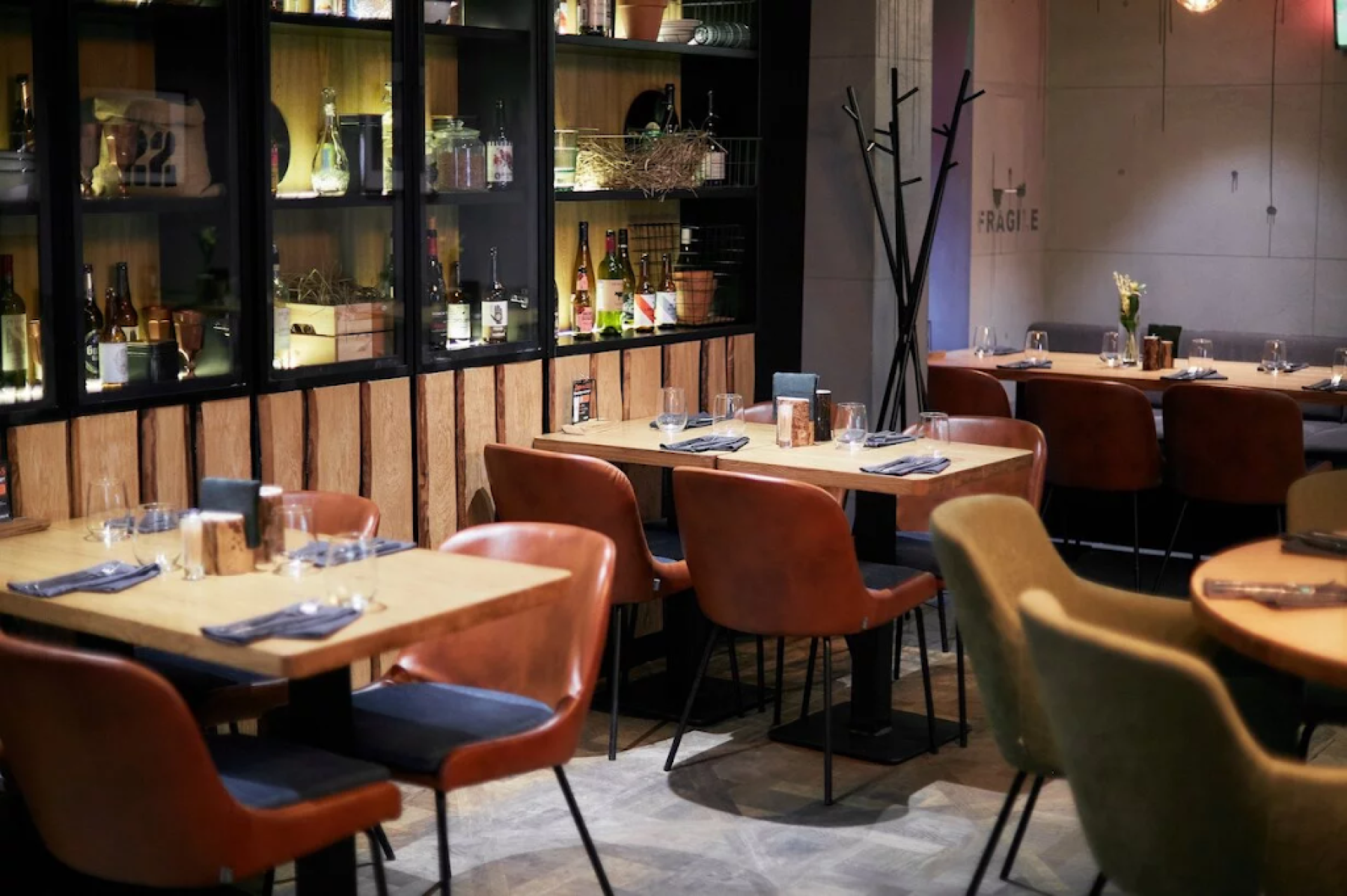 Уютный интерьер ресторана Склад 22