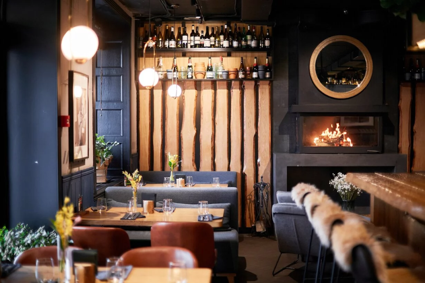 Стол в ресторане Склад 22