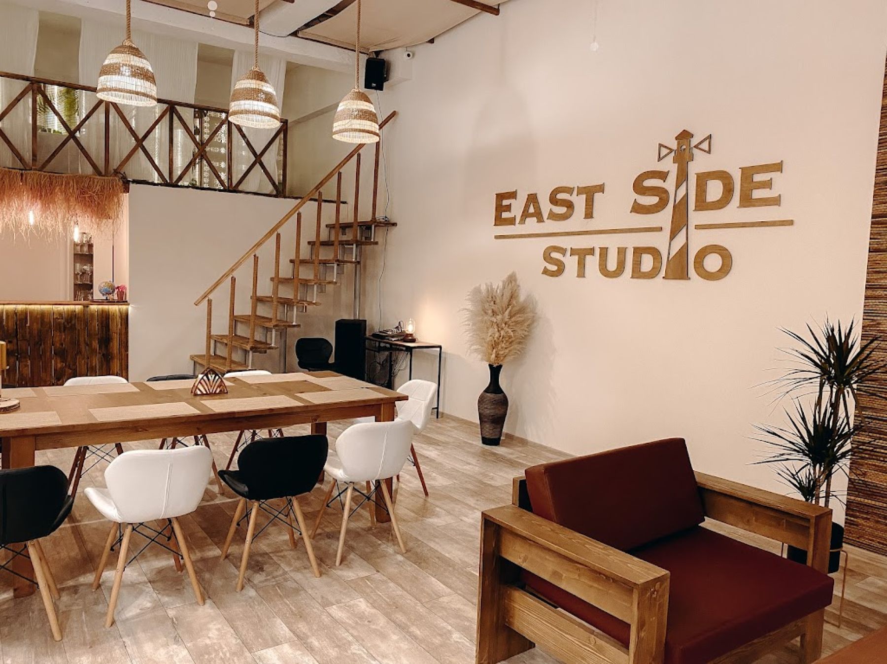 Музыкальное оборудование в East Side Loft