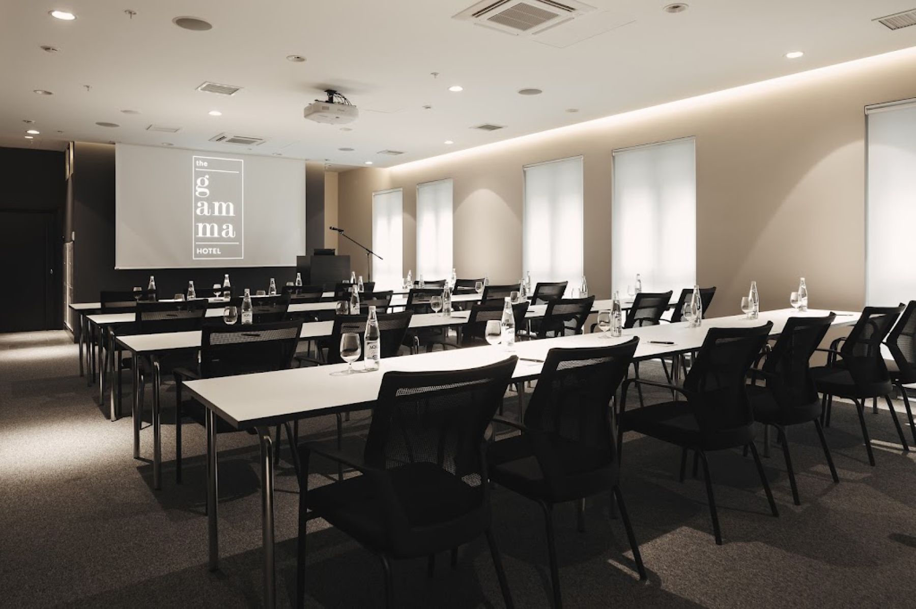 Уютная велком-зона ресторана NOK