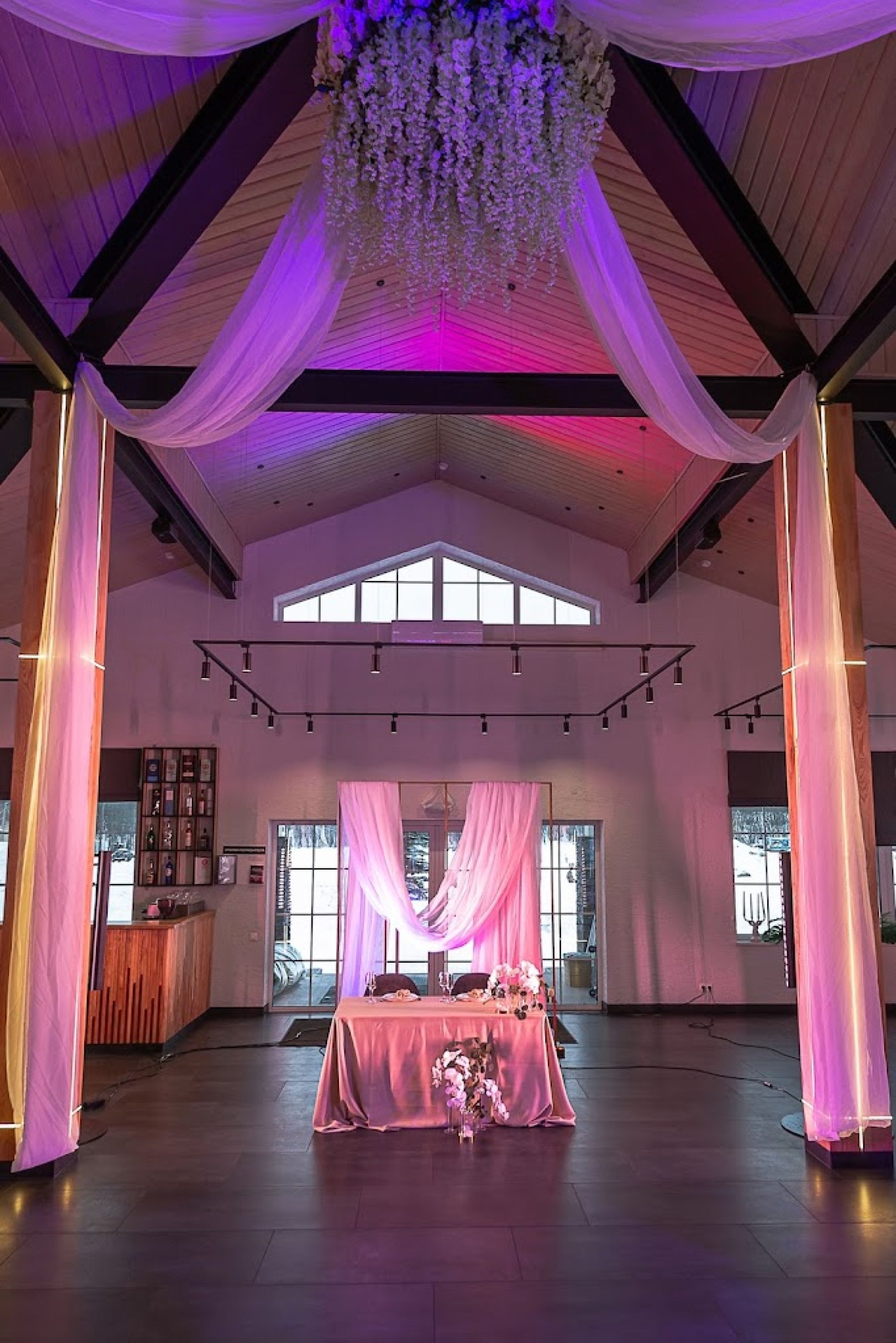 Атмосфера праздника в ресторане Русское Оружие