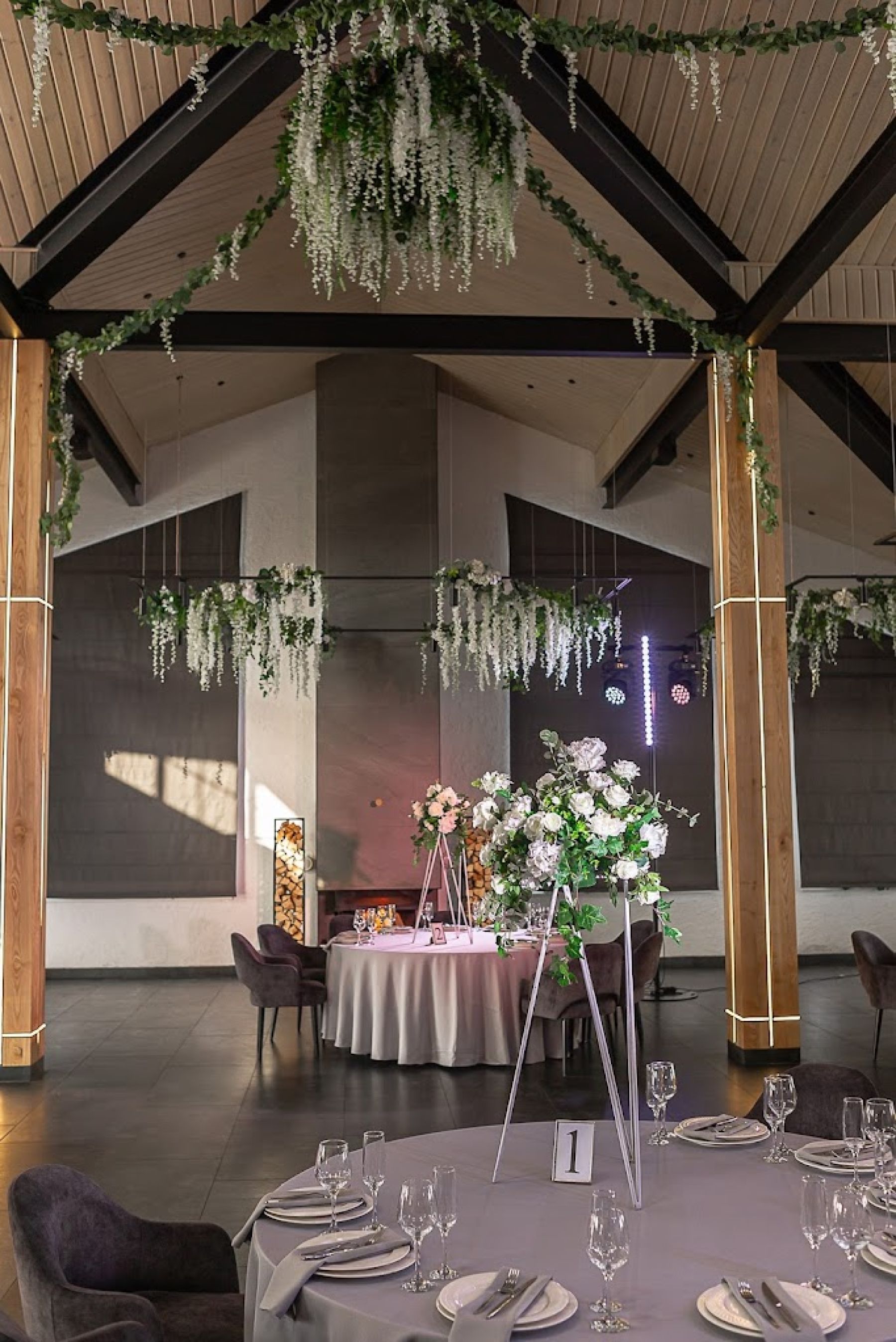 Декор и освещение в ресторане Русское Оружие