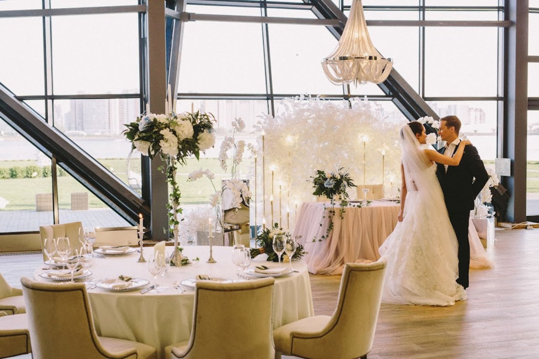 Праздничное оформление в ресторане Royal Beach