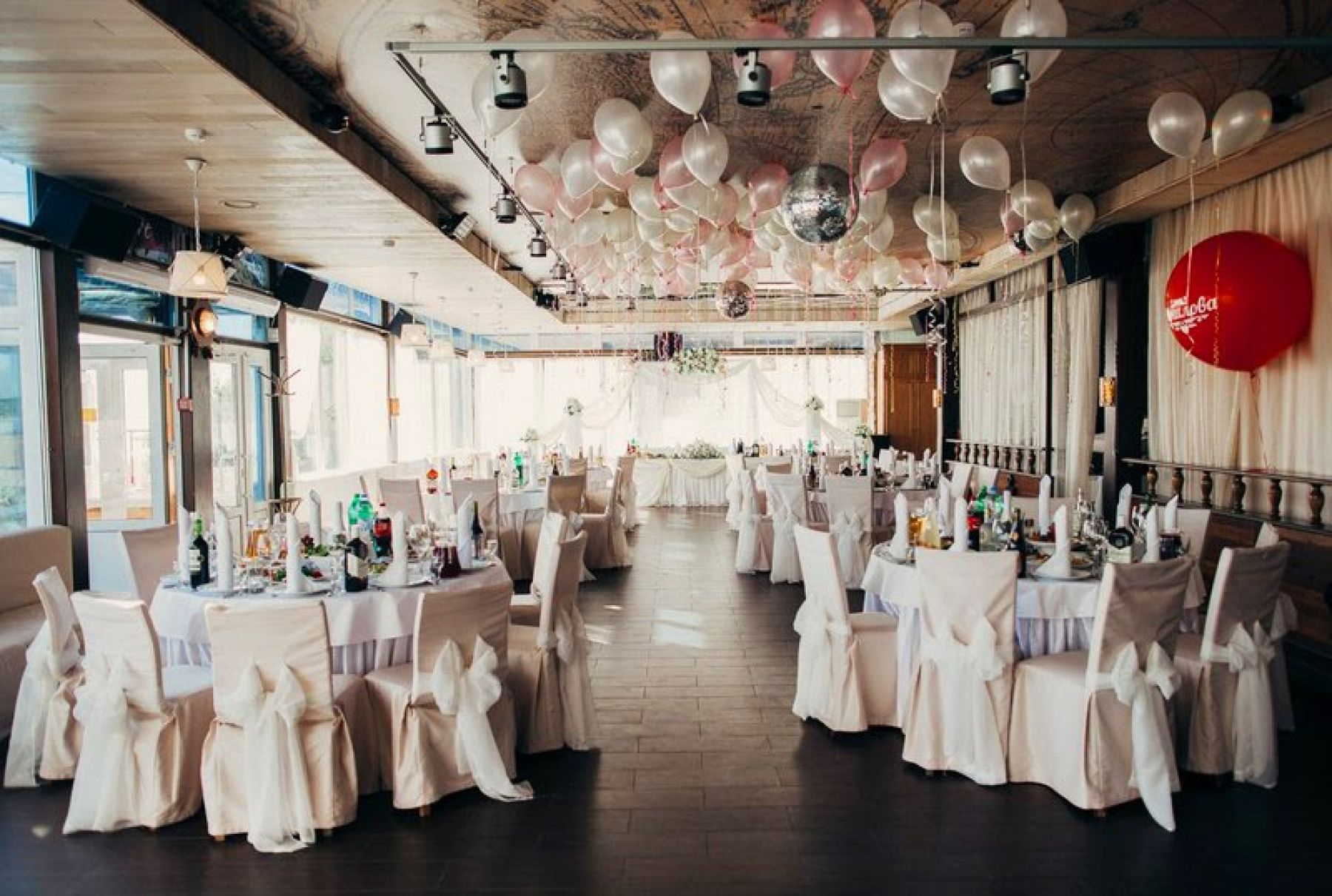 Панорамный вид из ресторана Залив в Санкт-Петербурге