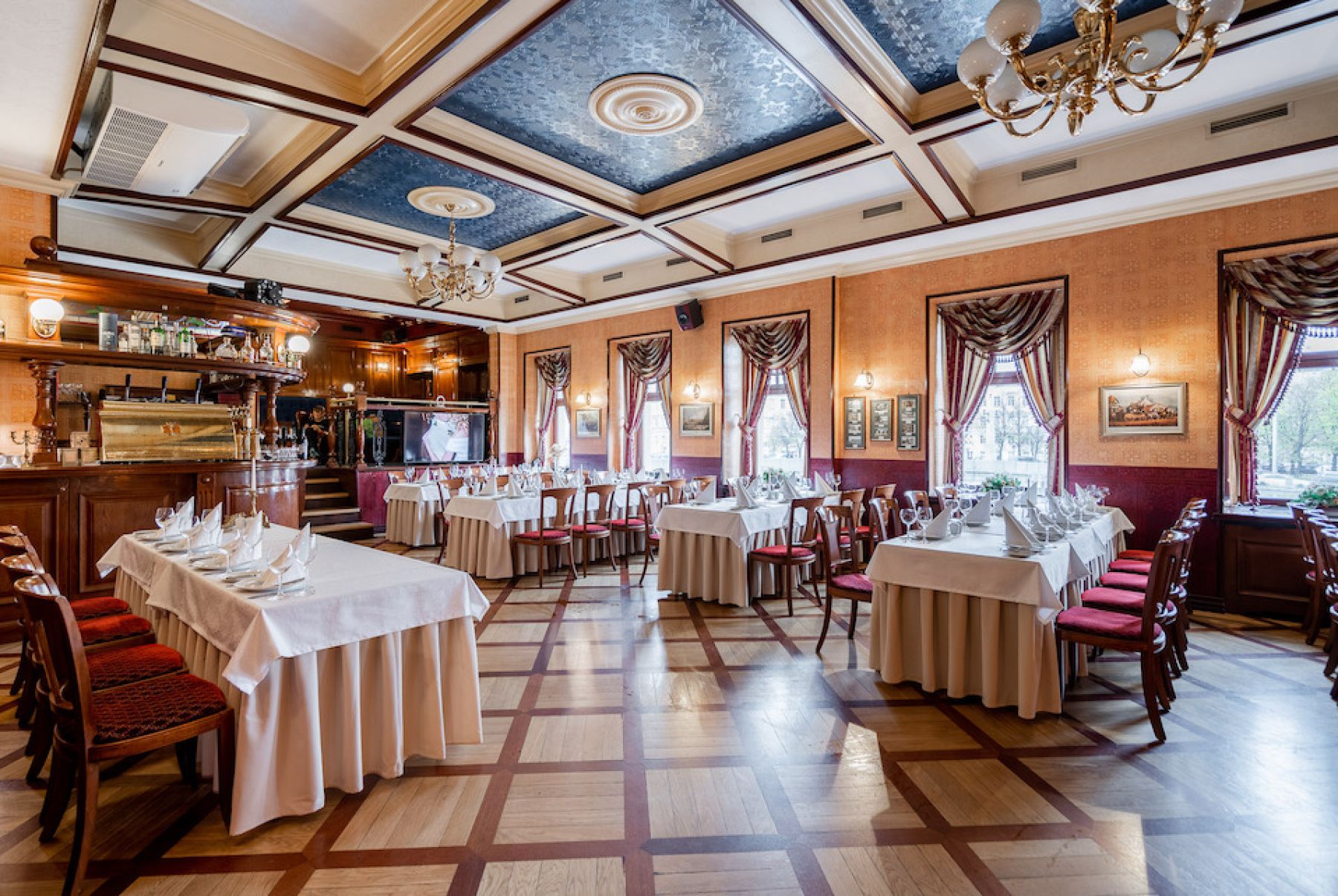 Сцена для мероприятий в Альбион Диккенс