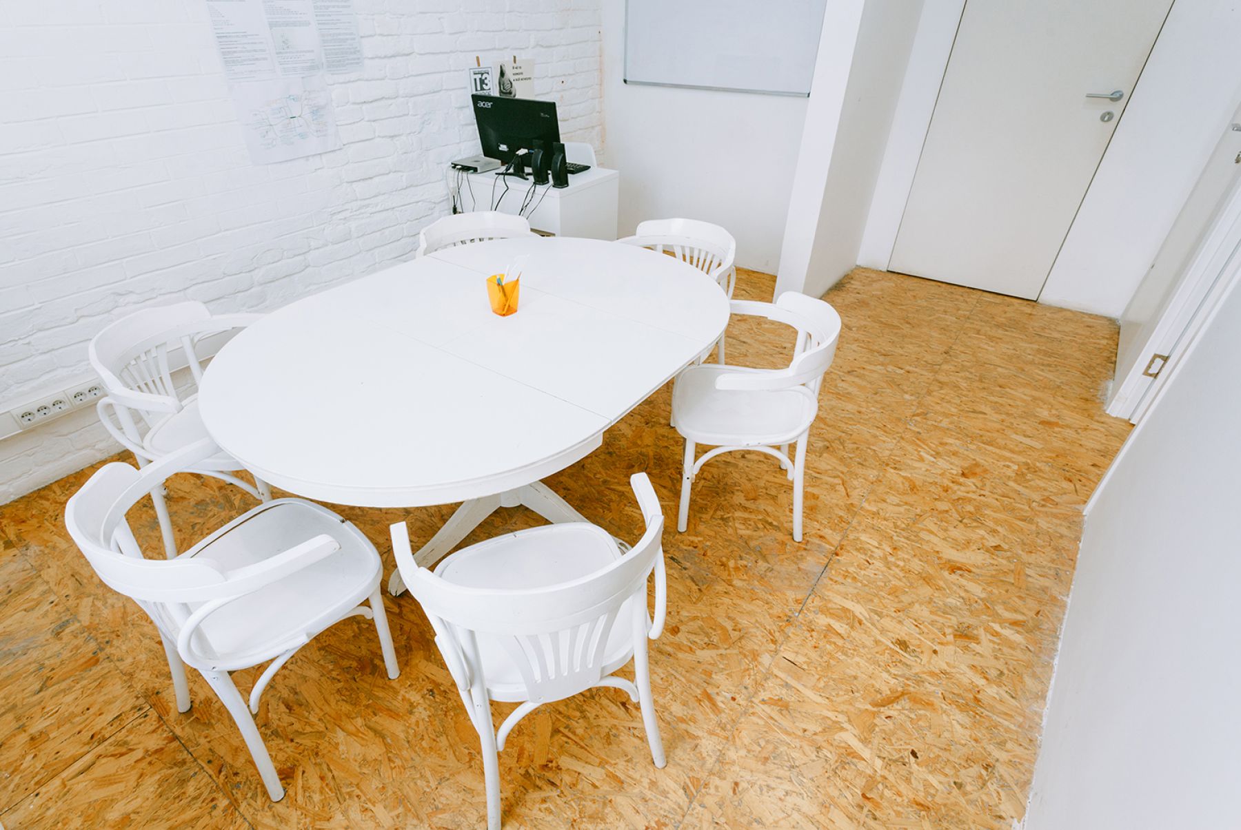 Интерьер переговорной Room 2