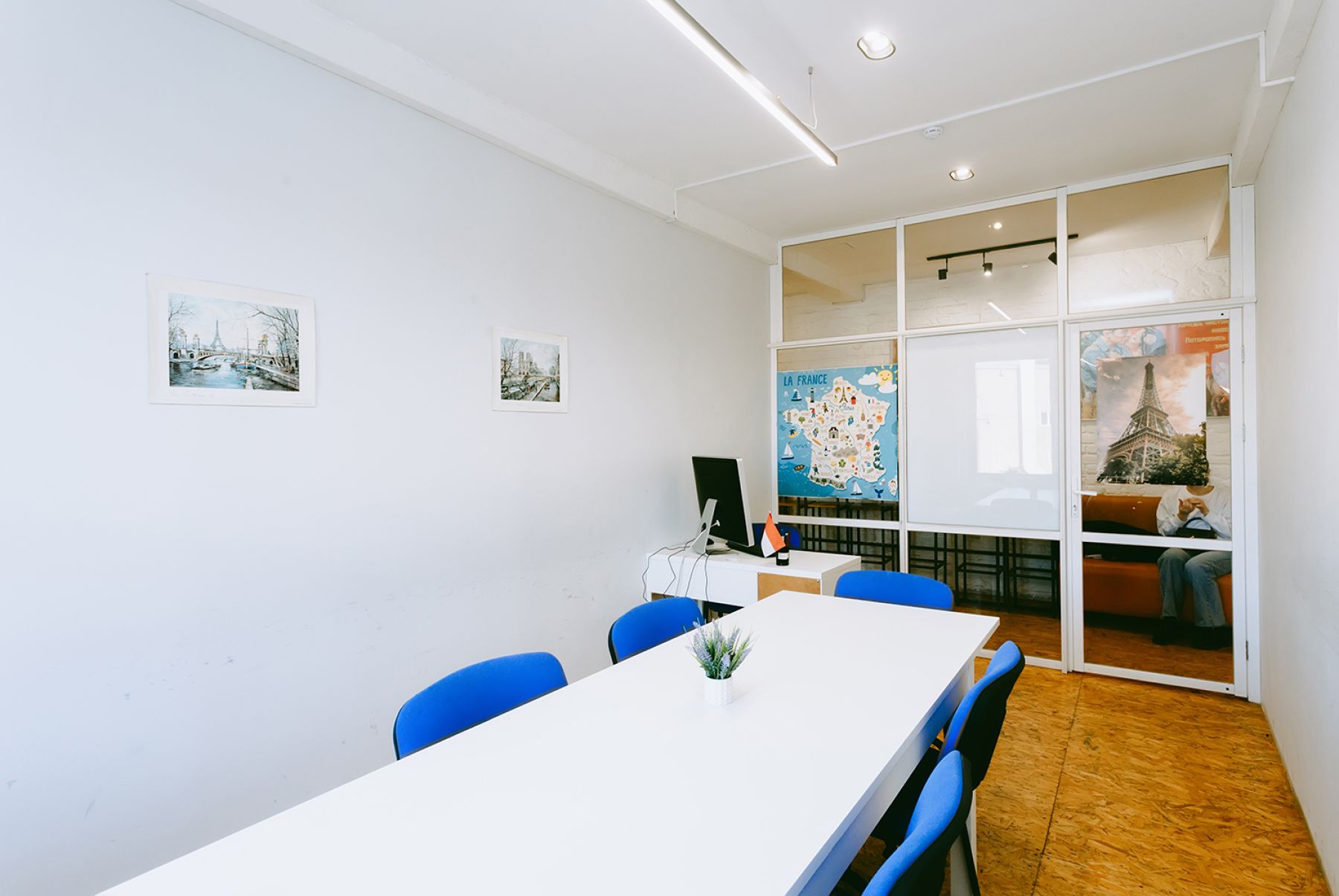 Современное оборудование для мероприятий в Room 4