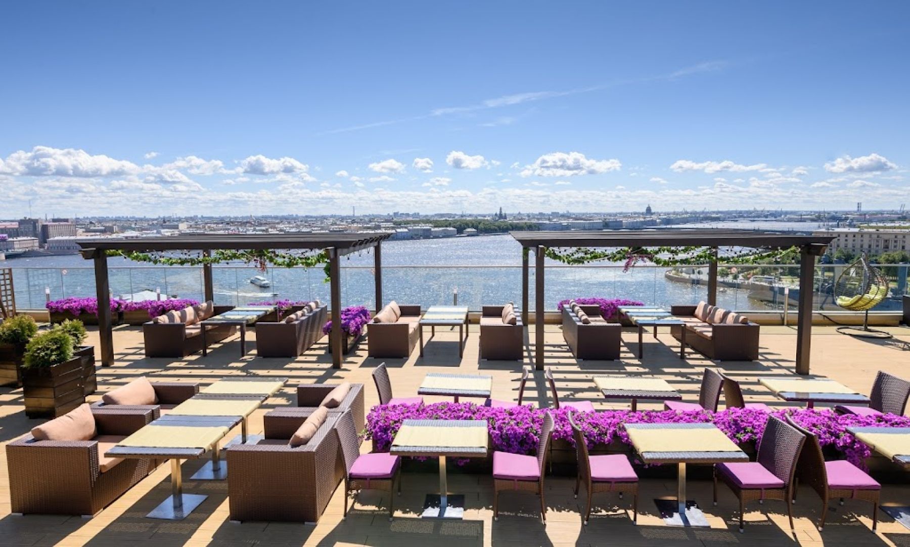 Вид из ресторана La Vue