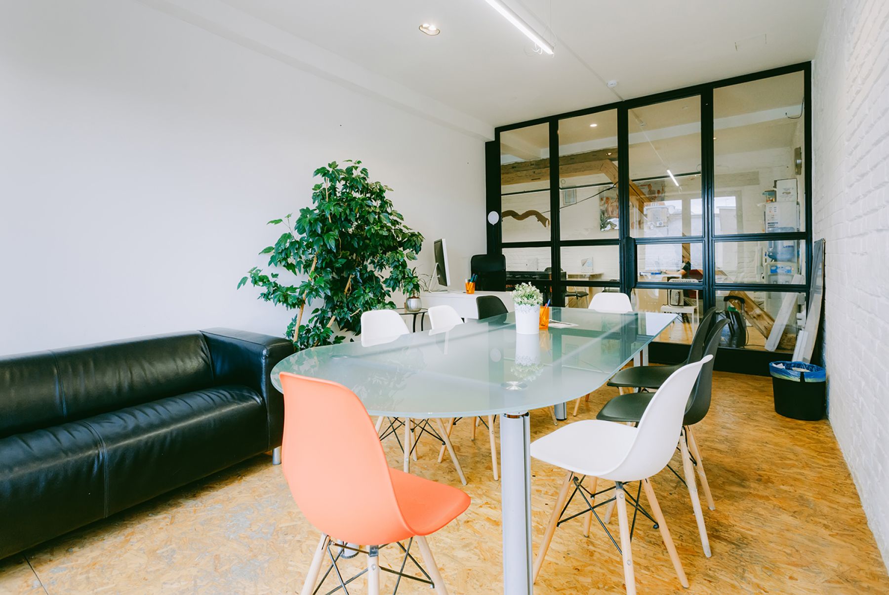 Удобная мебель в Room 7 для деловых встреч