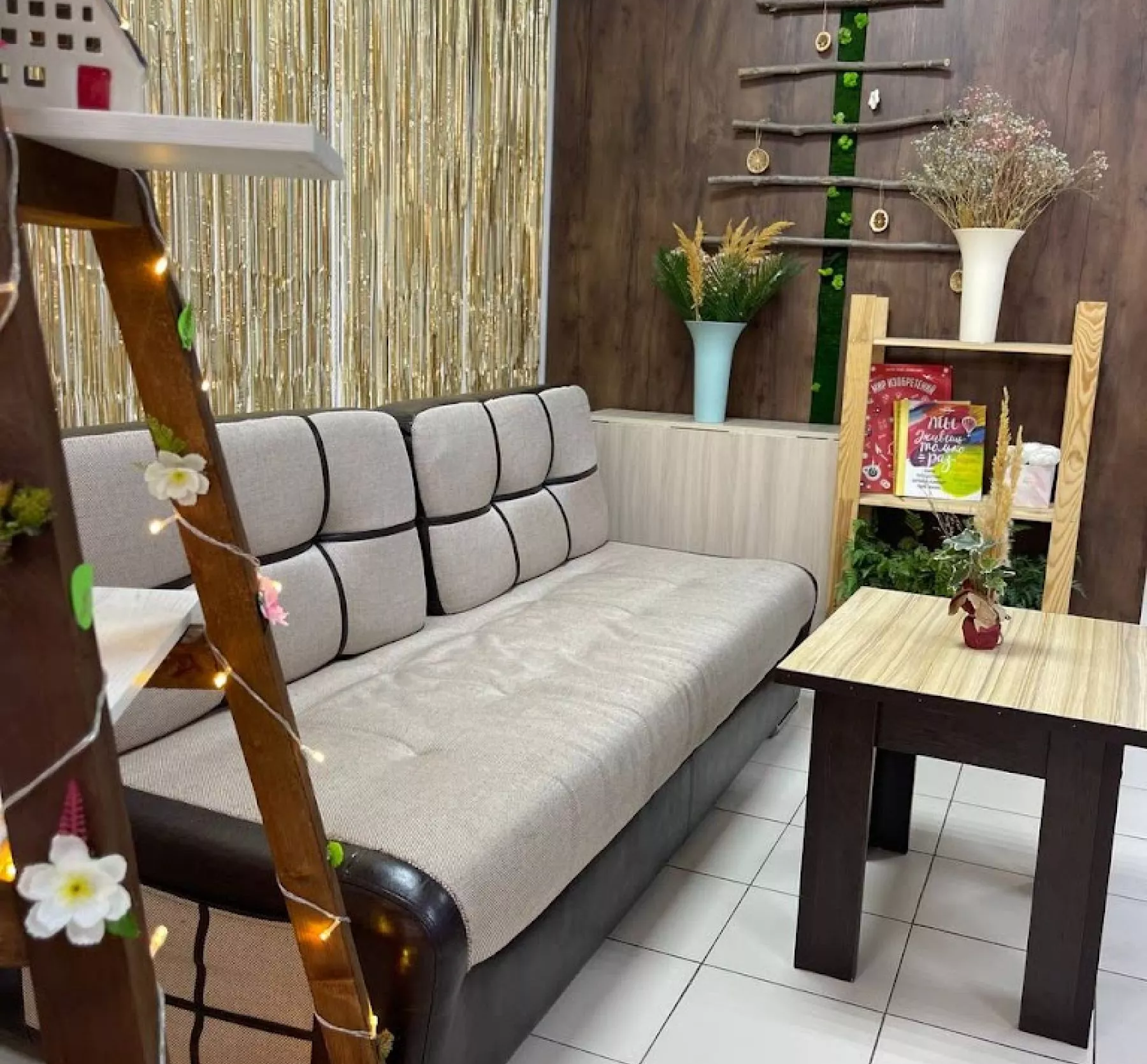 Детская игровая зона с мягкими кубиками