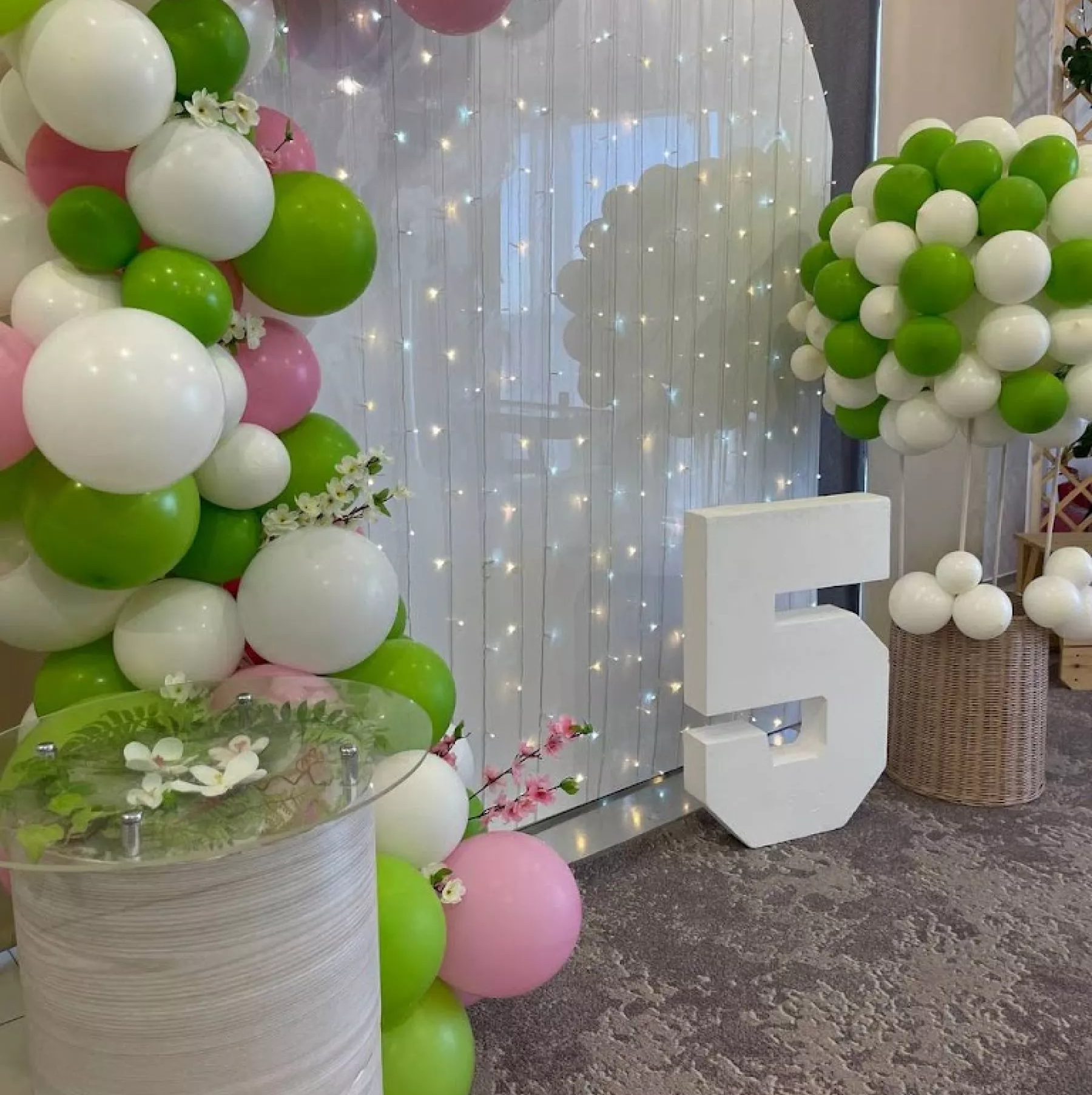 Оформление лофта Park Land для праздника