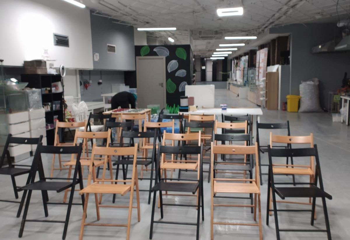 Интерьер лекционного зала в экоцентре Сборка