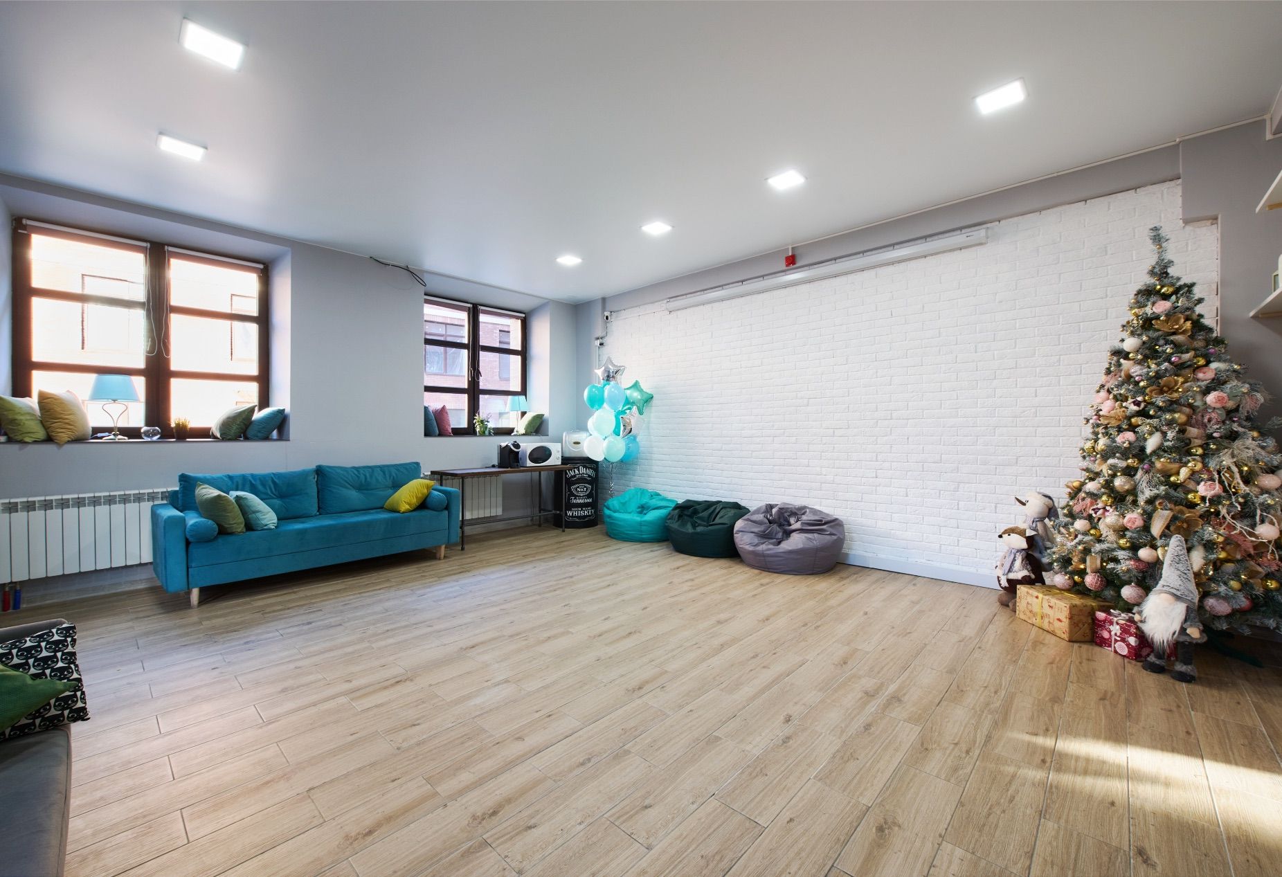 Современное оборудование в лофте Аквамарин