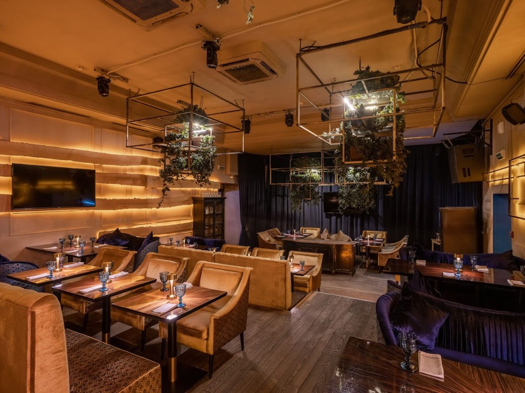 Зал для мероприятий в ресторане MADAGASCAR