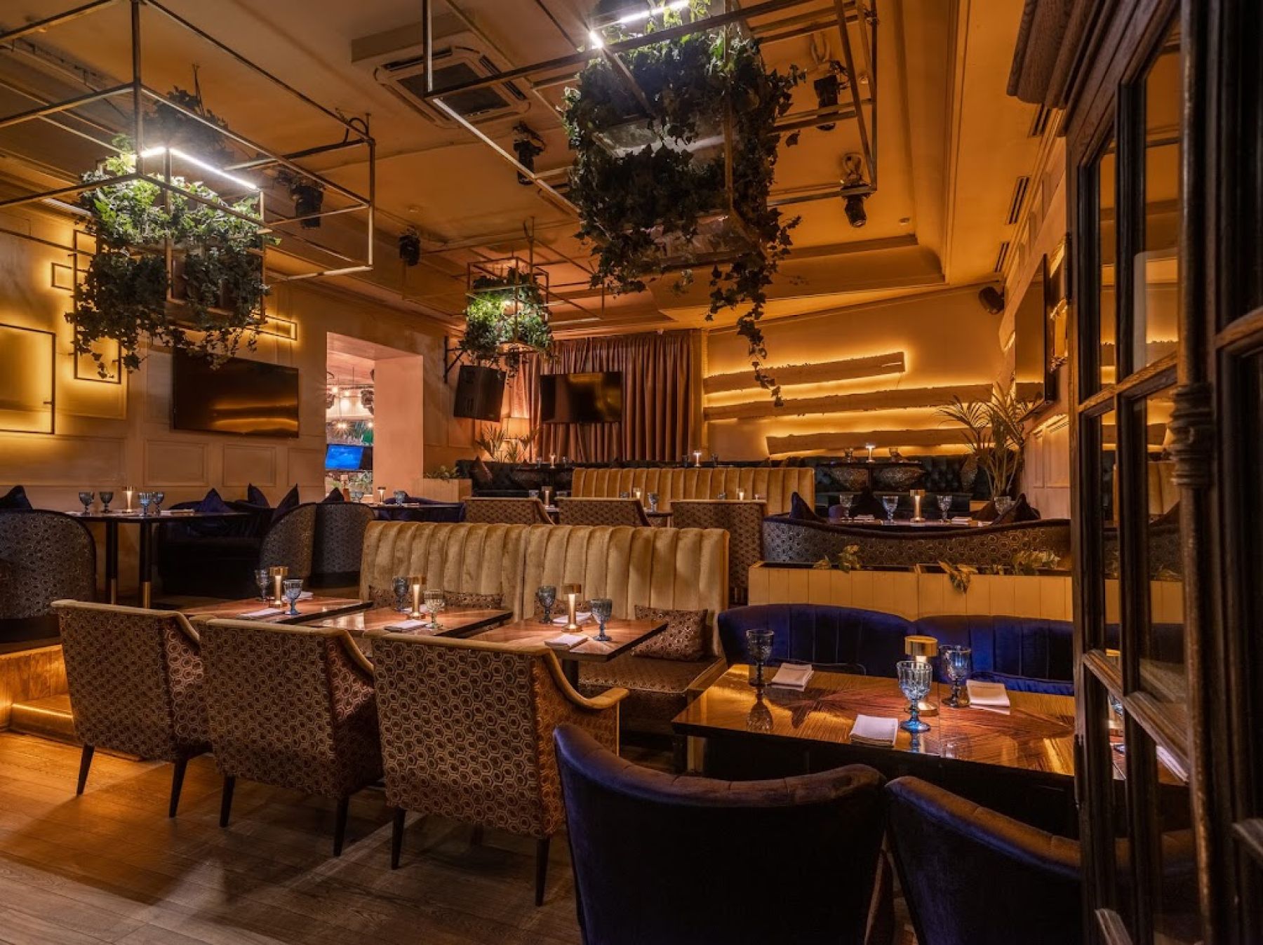 Блюда из меню ресторана MADAGASCAR