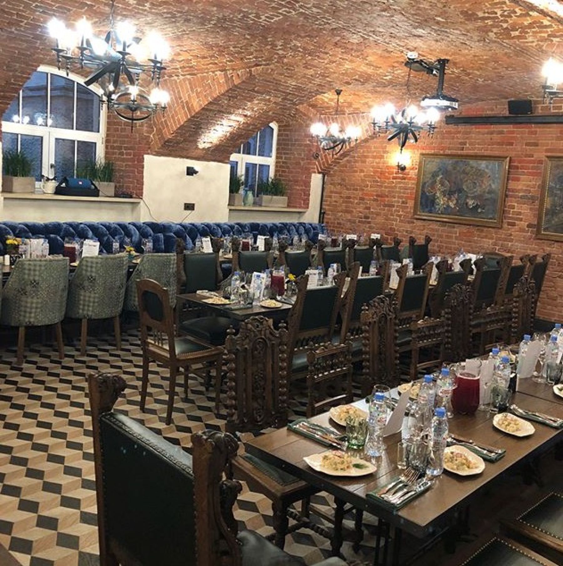 Интерьер ресторана Кладовая