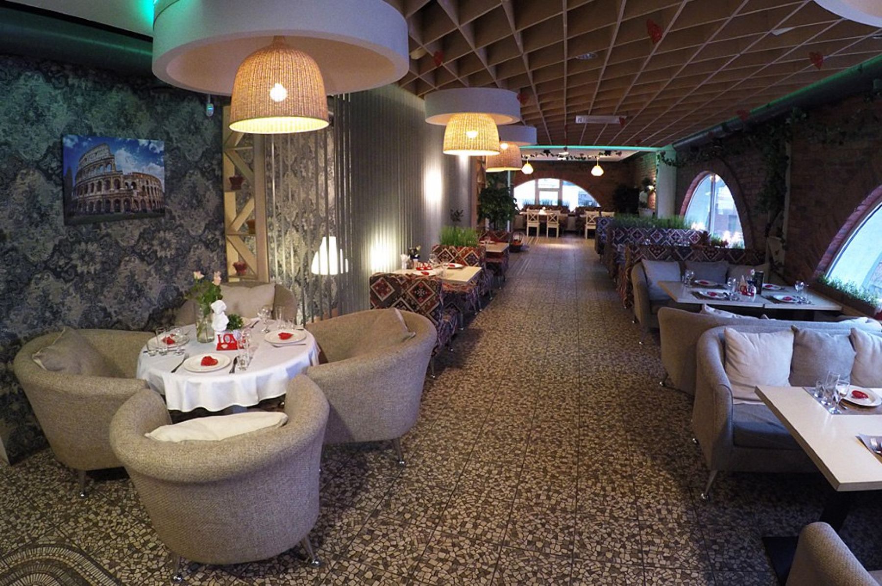 Оформление зала ресторана "Цезарь"