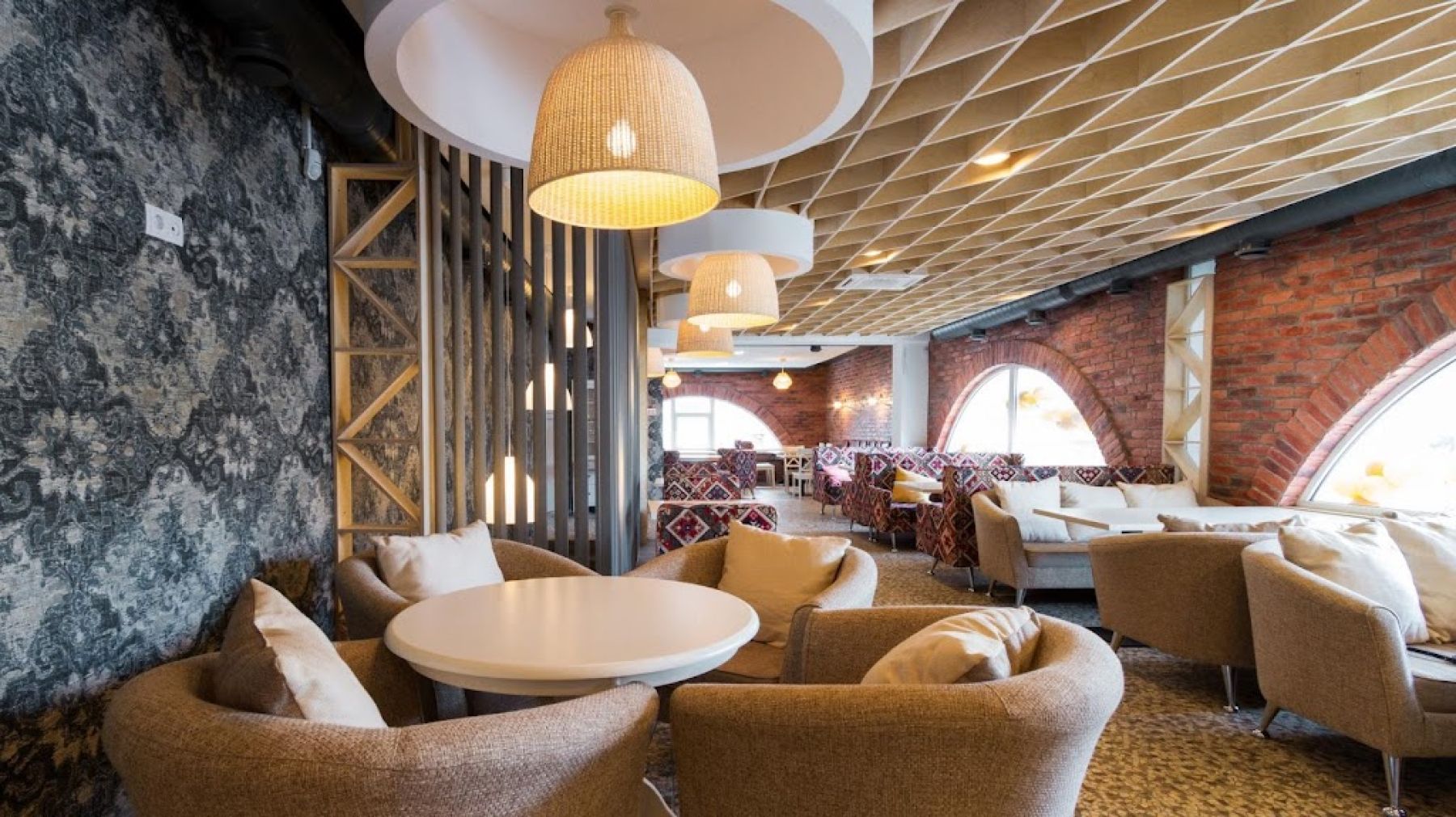 Живая музыка в ресторане "Цезарь"