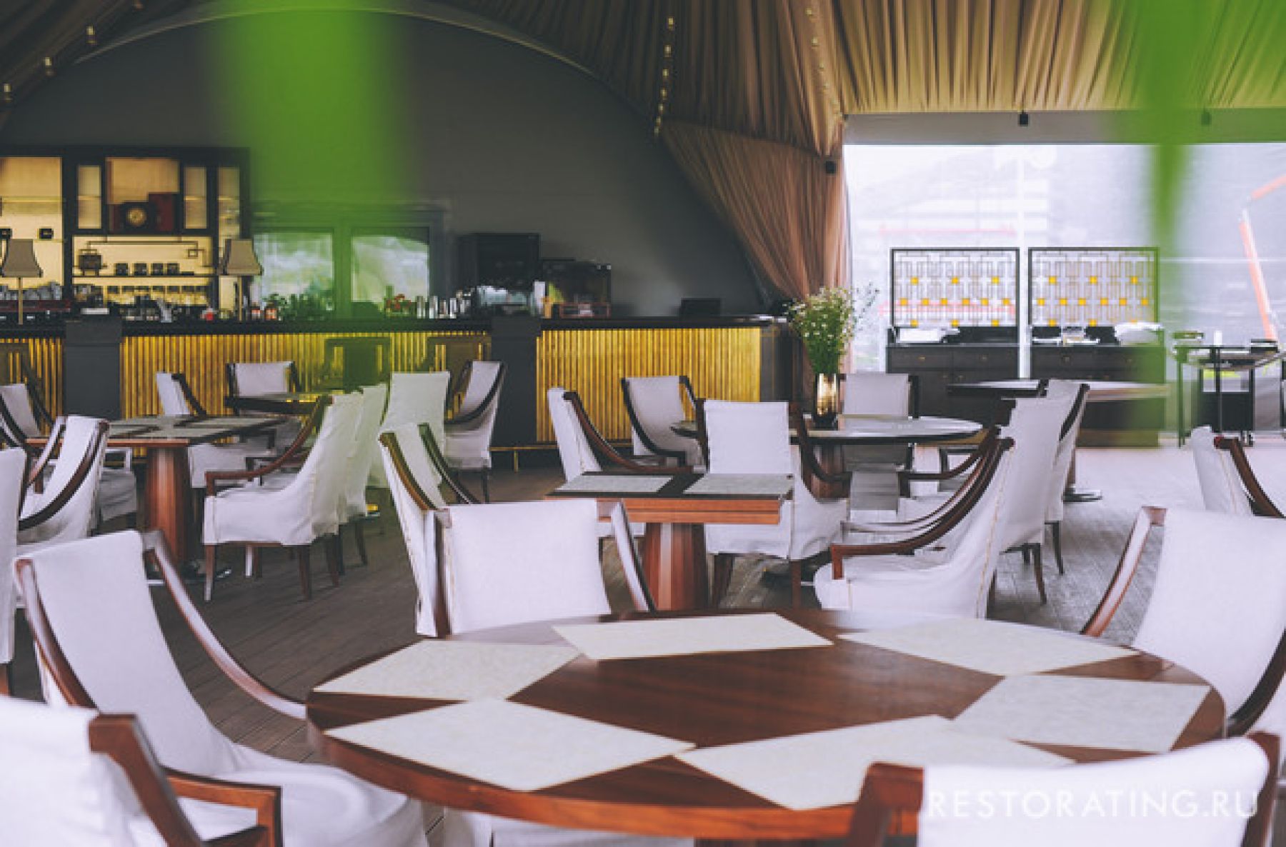 Интерьер загородного ресторана Лунка 19