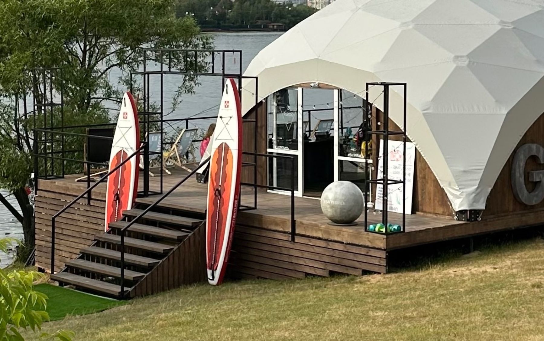 Летняя терраса на Москве-реке