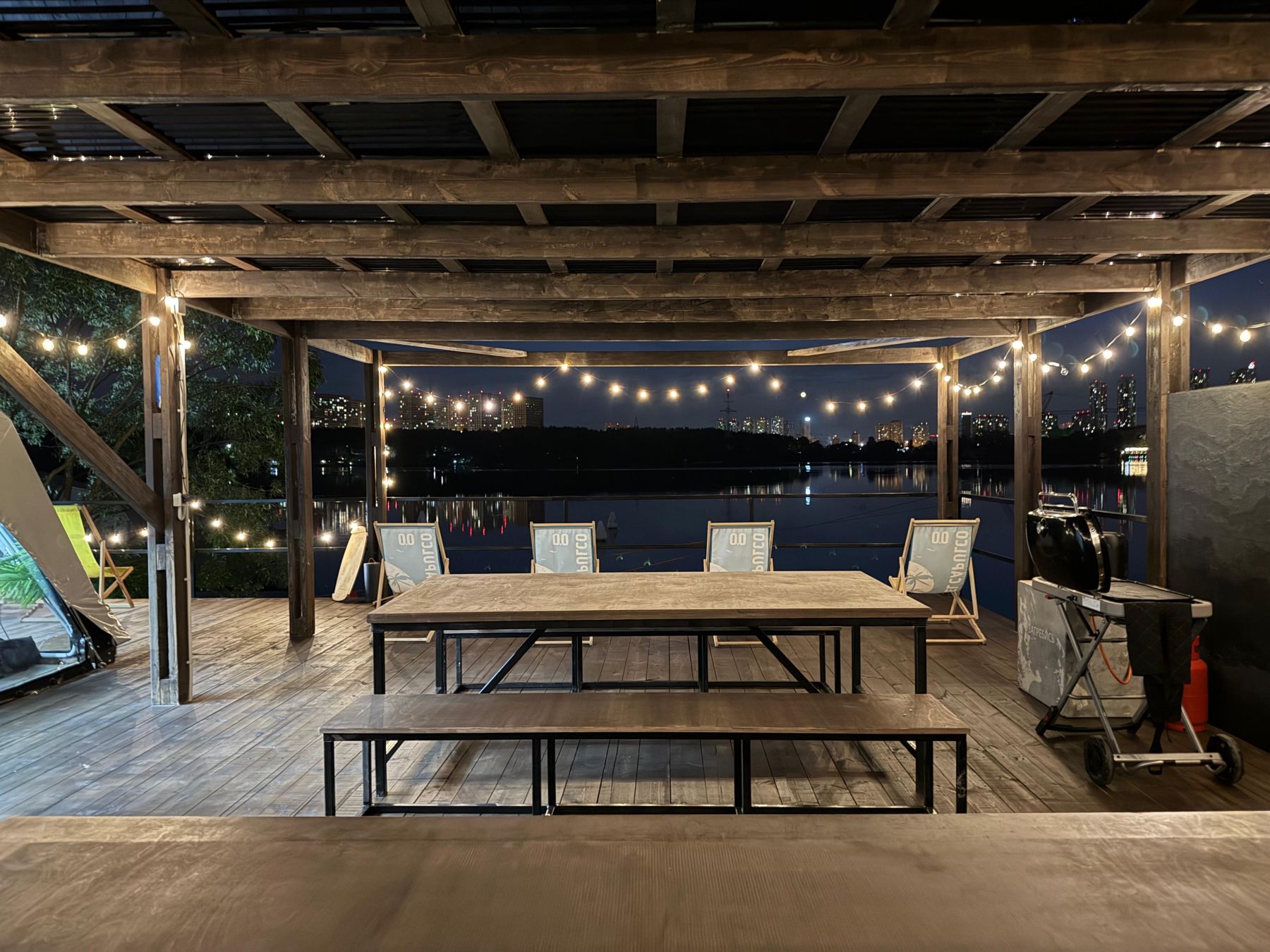 Вид на живописную бухту с террасы