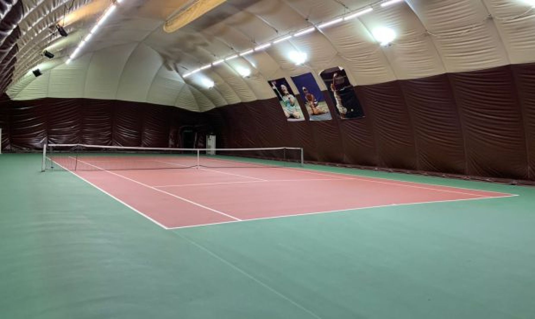 Раздевалка в теннисном комплексе COOLTENNIS