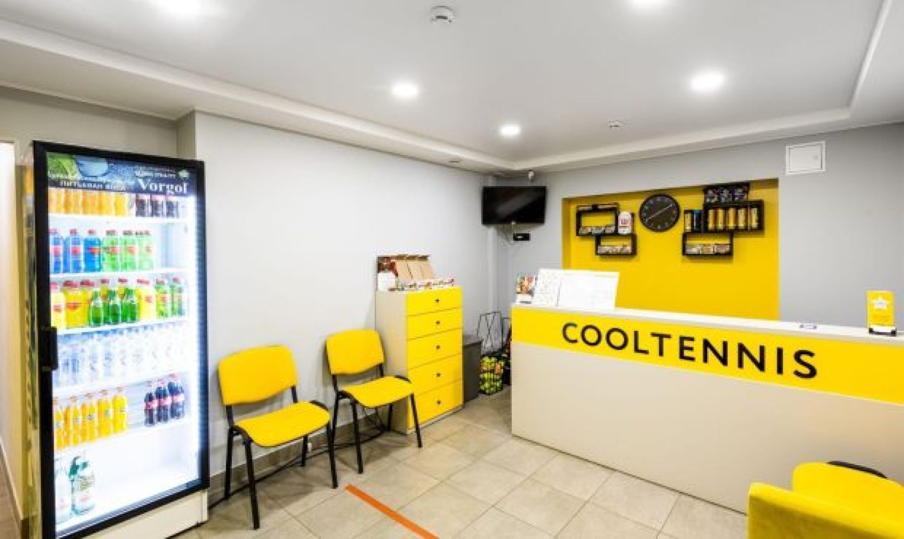 Интерьер крытого теннисного корта COOLTENNIS