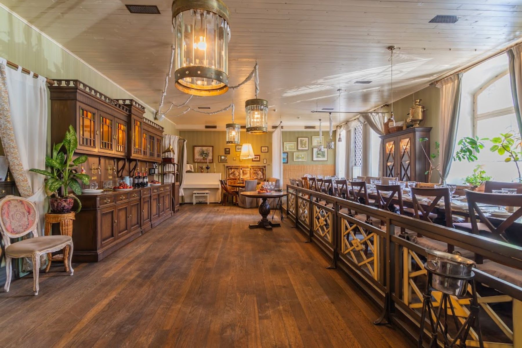 Живая музыка в ресторане «Чеховъ»