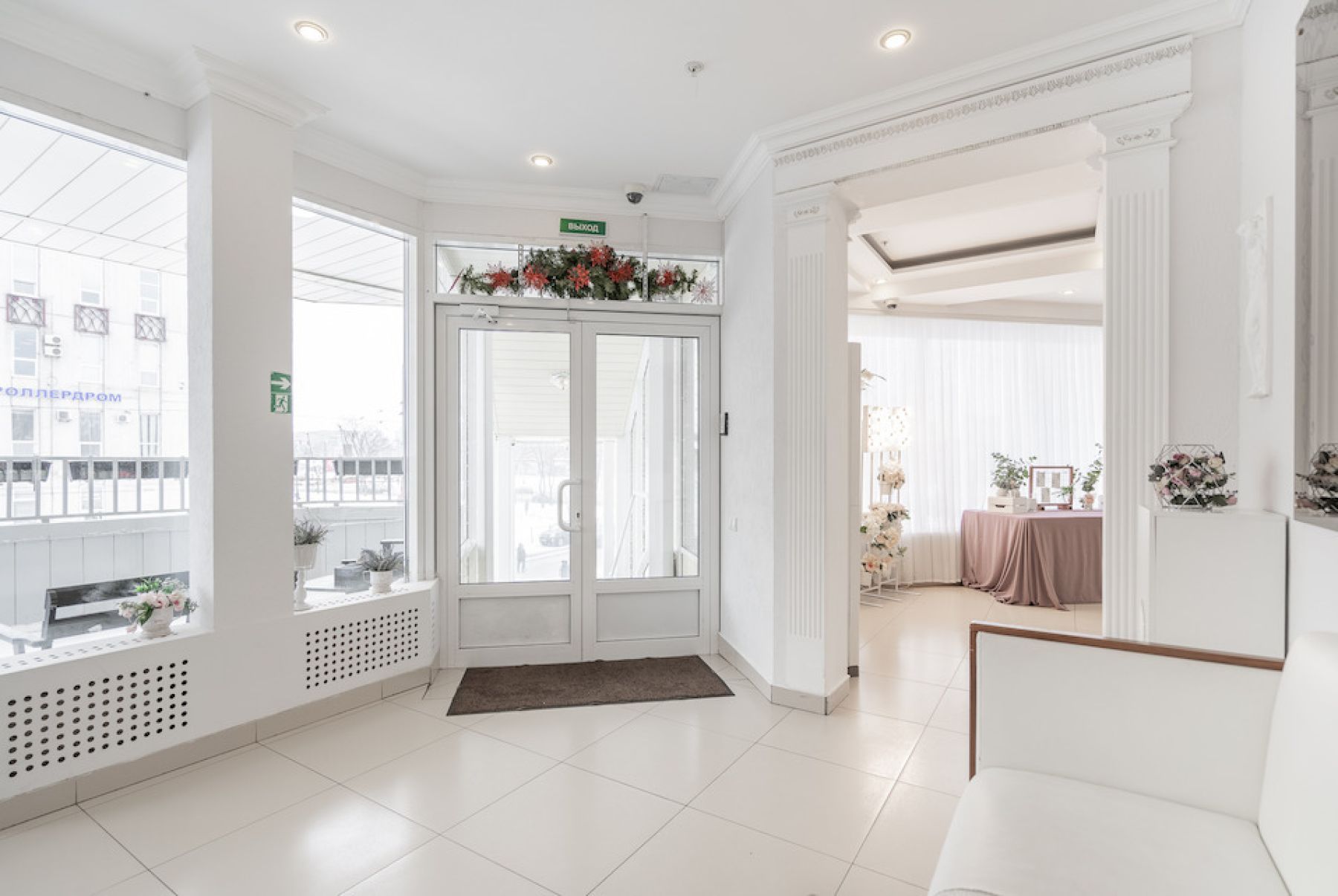 Уютная атмосфера в зале для мероприятий