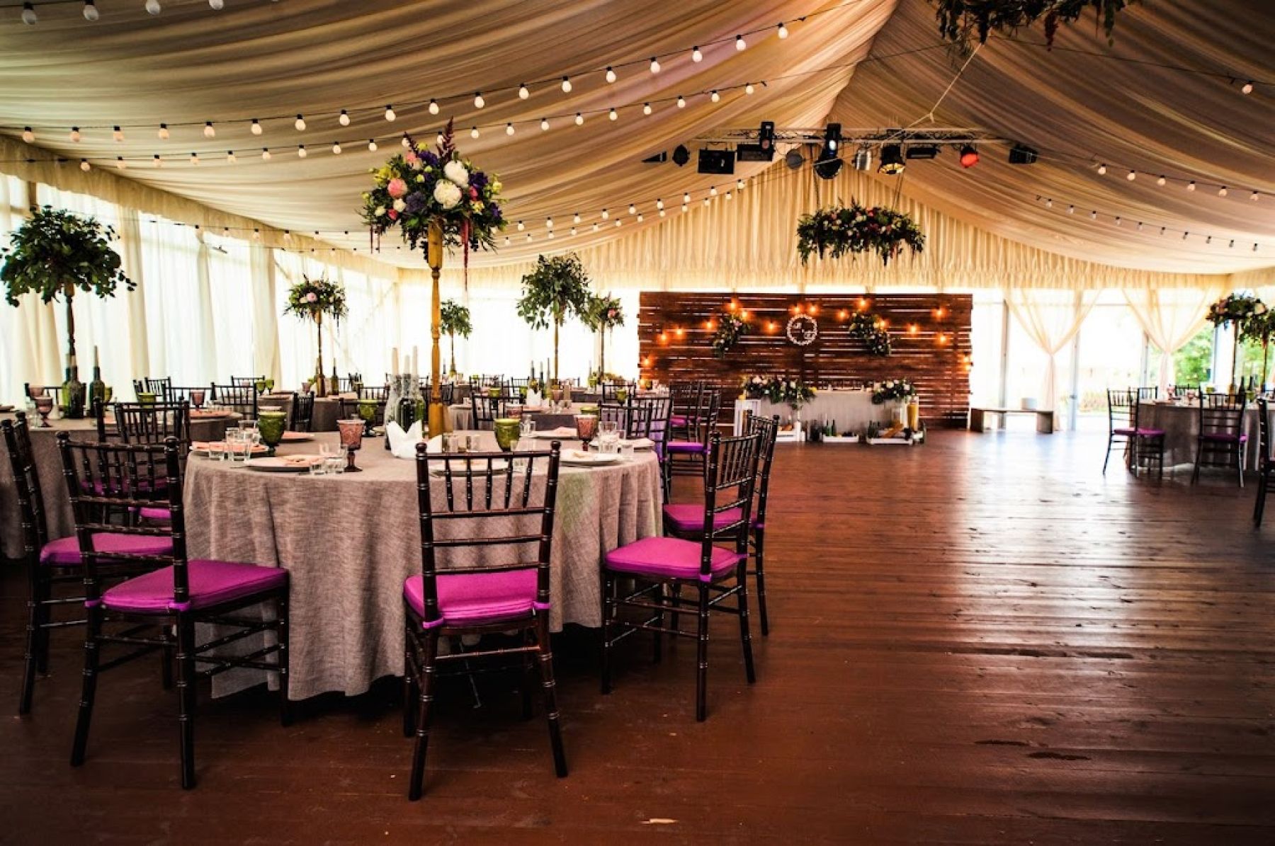 Природа и беседки в комплексе «Кобрино»