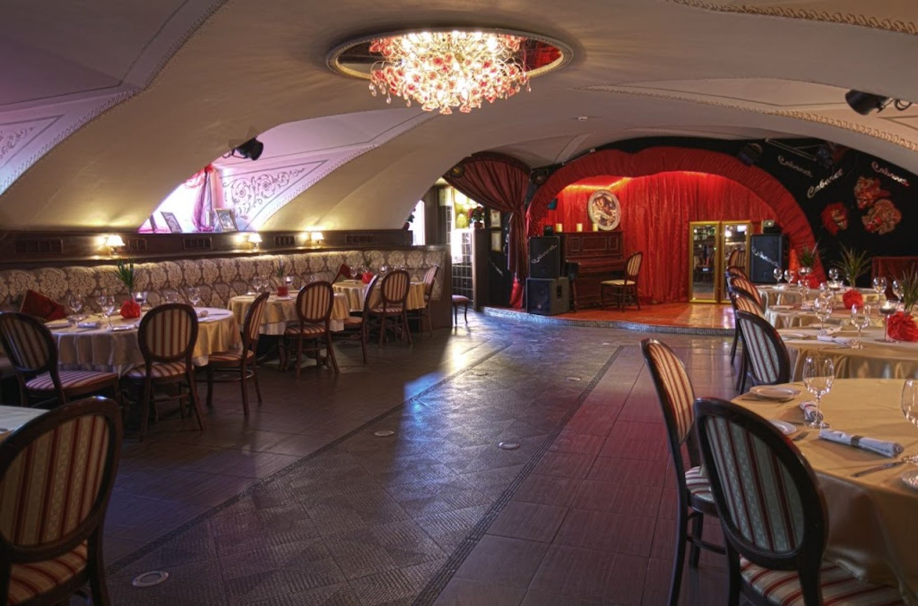 Интерьер ресторана LA RUSS