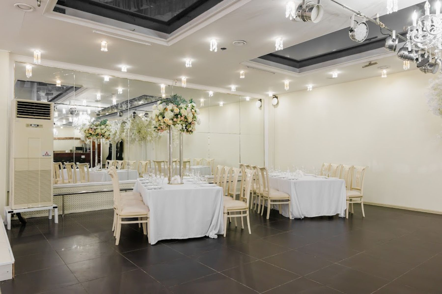 Банкетный зал White HALL Пушкин с панорамными окнами