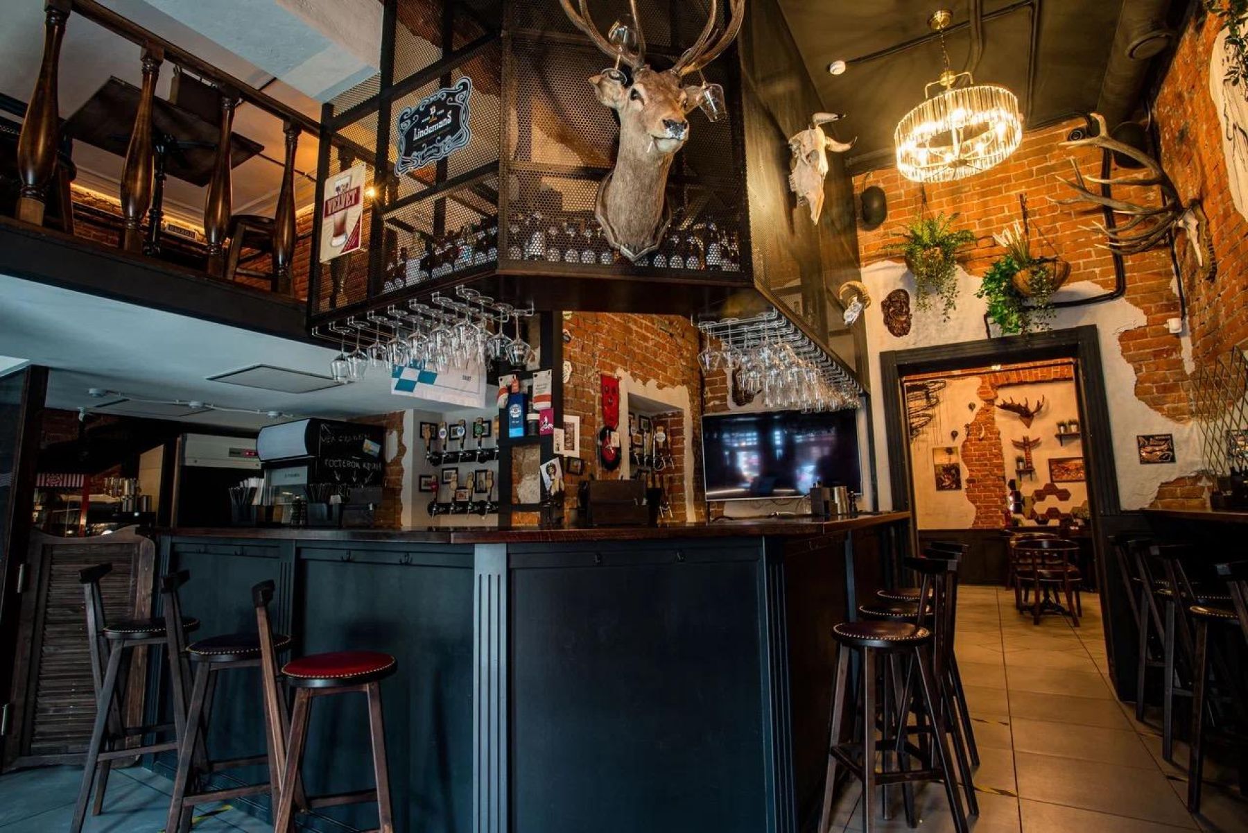 Интерьер гастропаба Мира