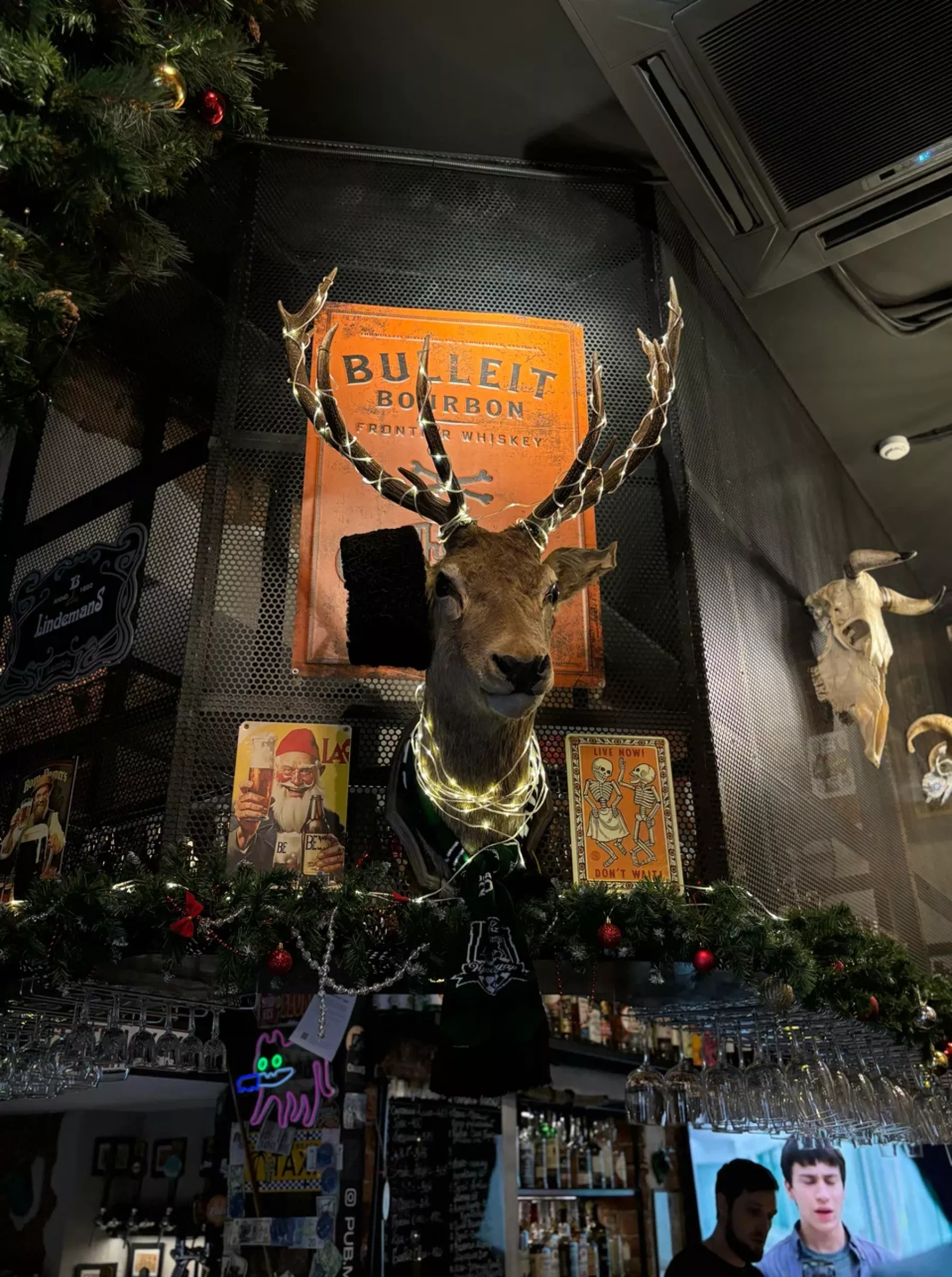 Танцпол в гастропабе Мира