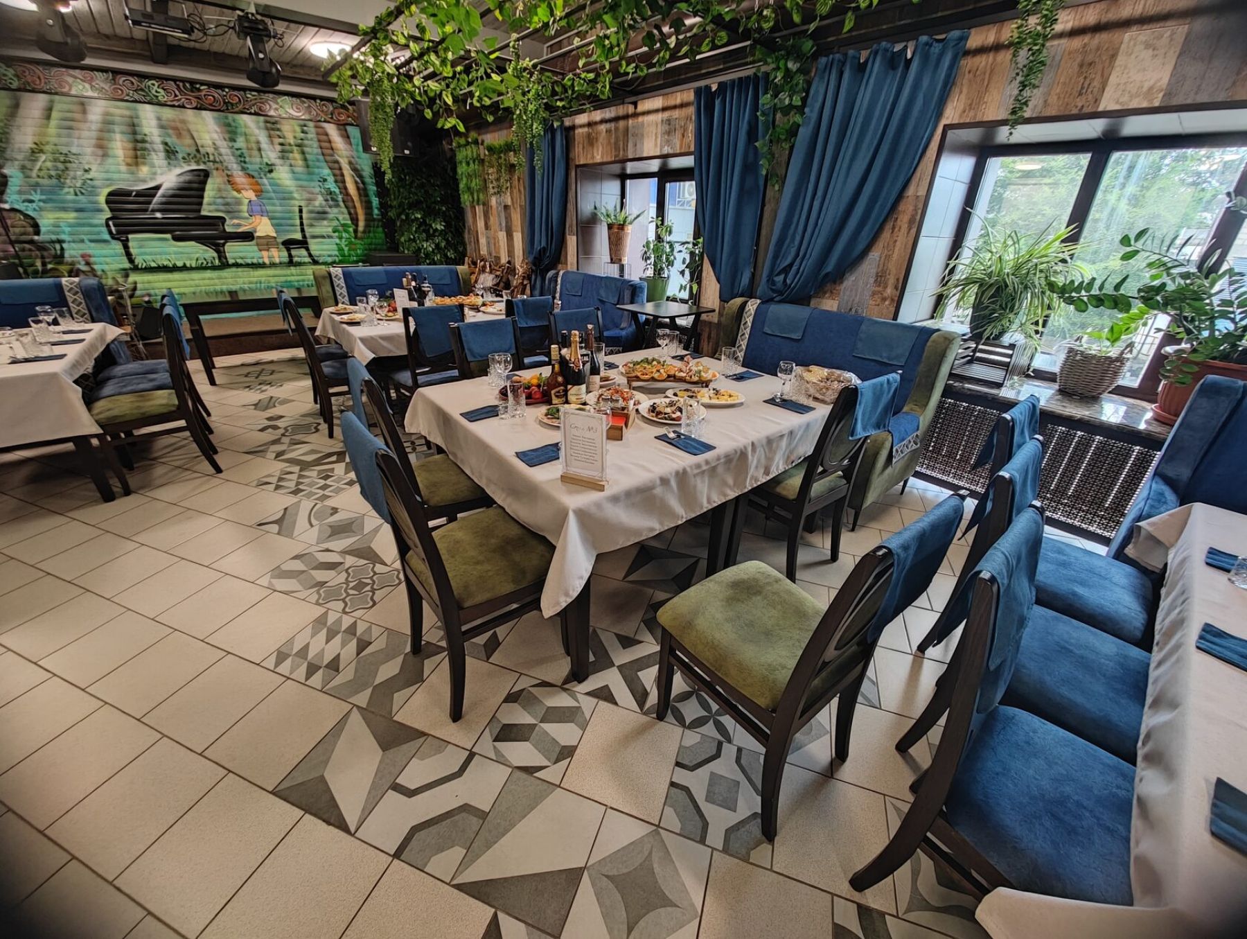 Кафе «Крутой Замес» - сцена и оборудование