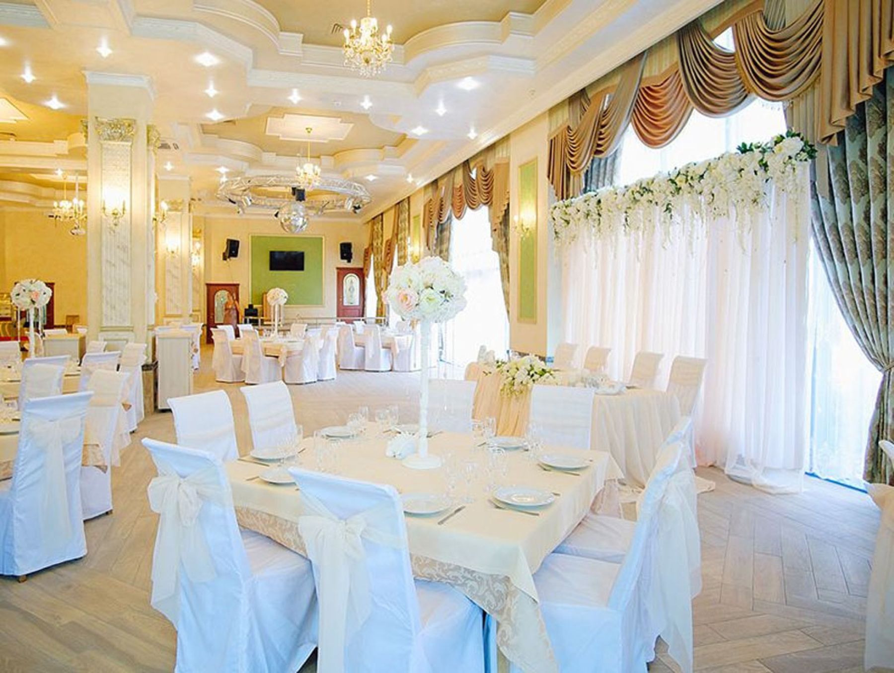 Сервировка стола в ресторане «Барселона»