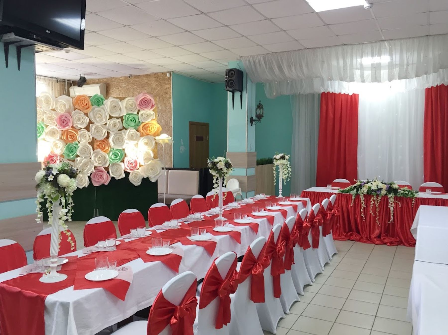 Светомузыка в банкетном зале "Бешамель"