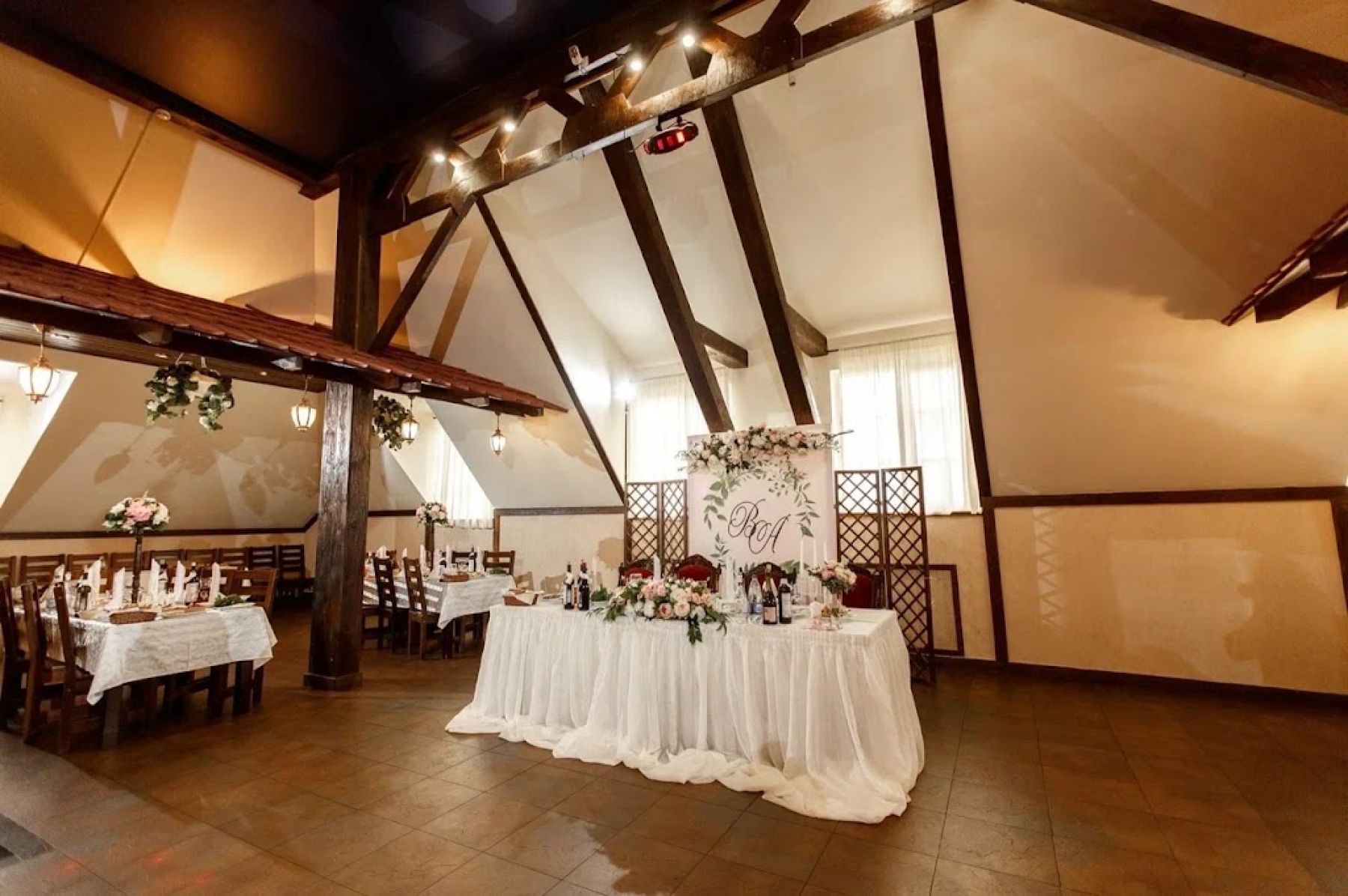 Интерьер банкетного зала Шале