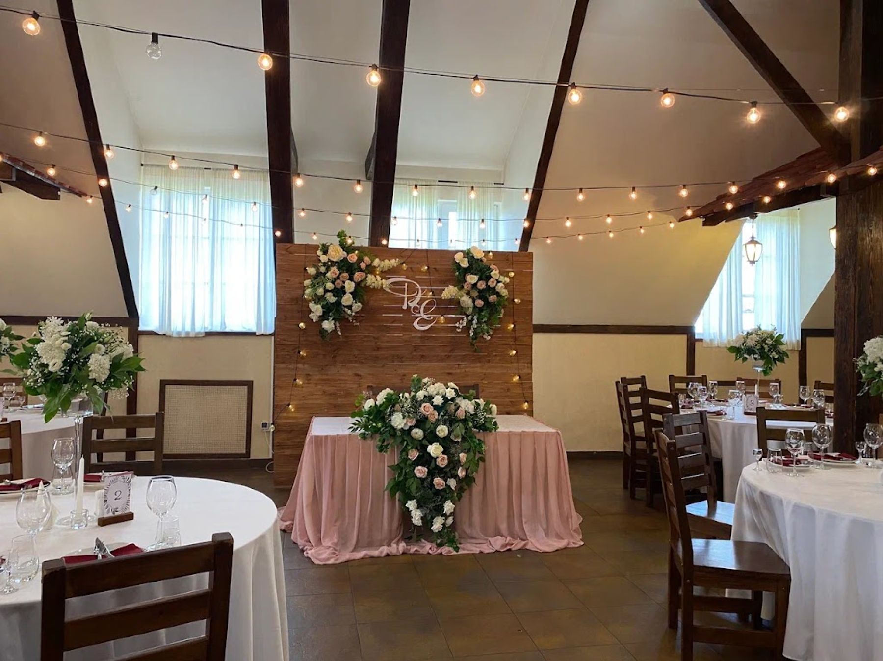 Шале - загородный банкетный зал для мероприятий