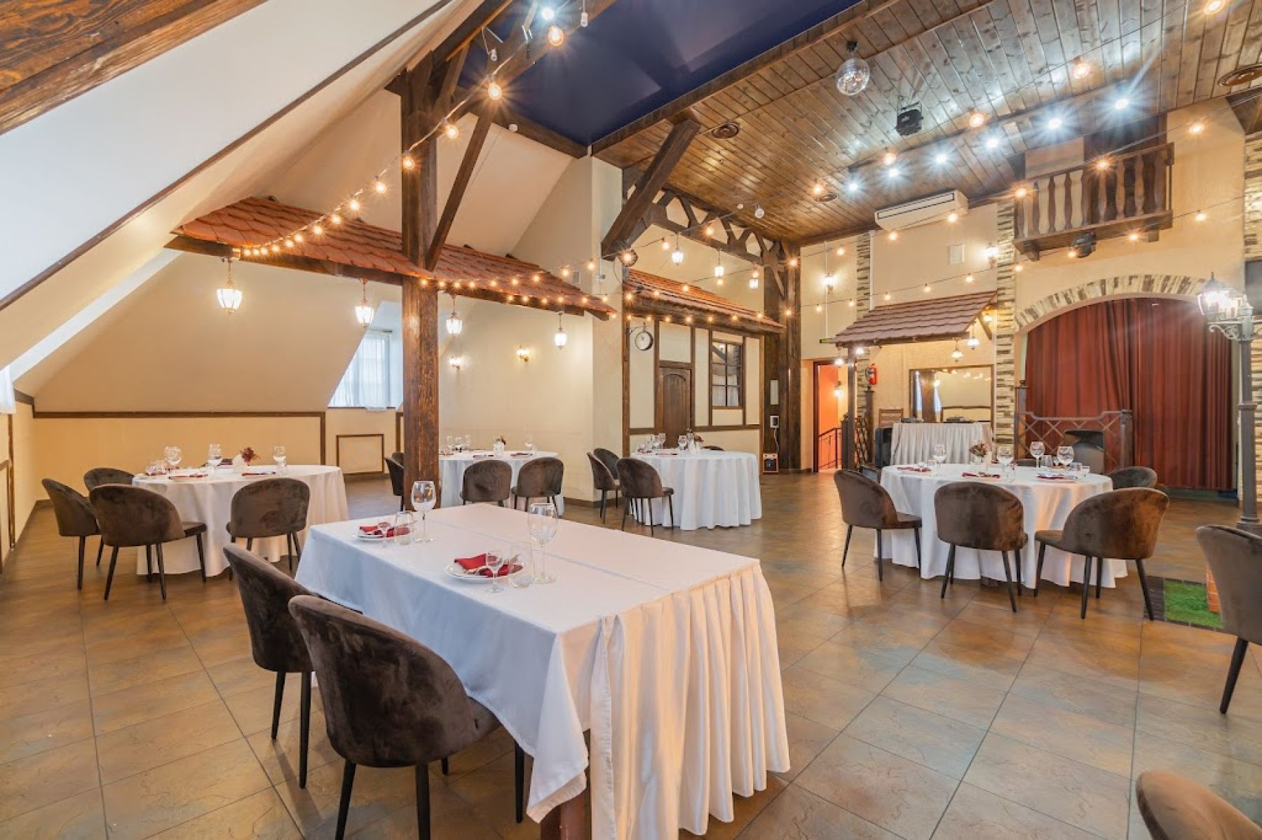 Велкам-зона в банкетном зале Шале