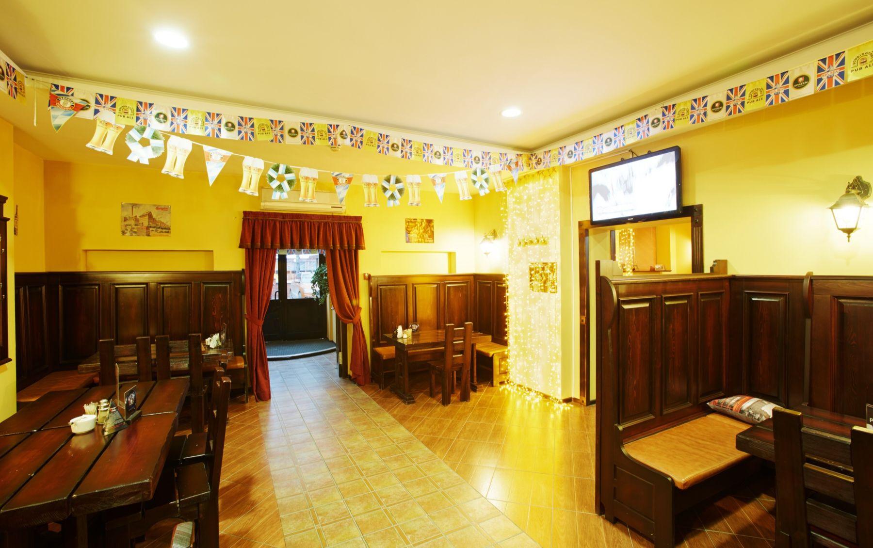 Интерьер паба Big Ben с панорамными окнами