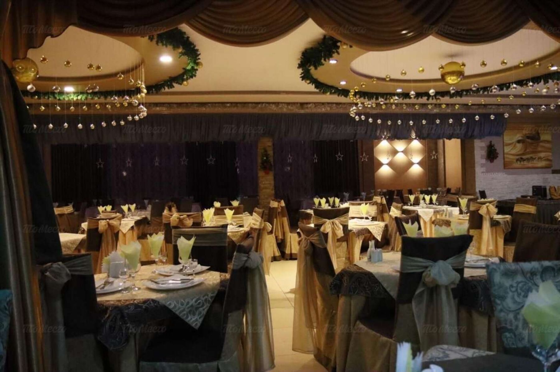 Живая музыка в кафе Караван