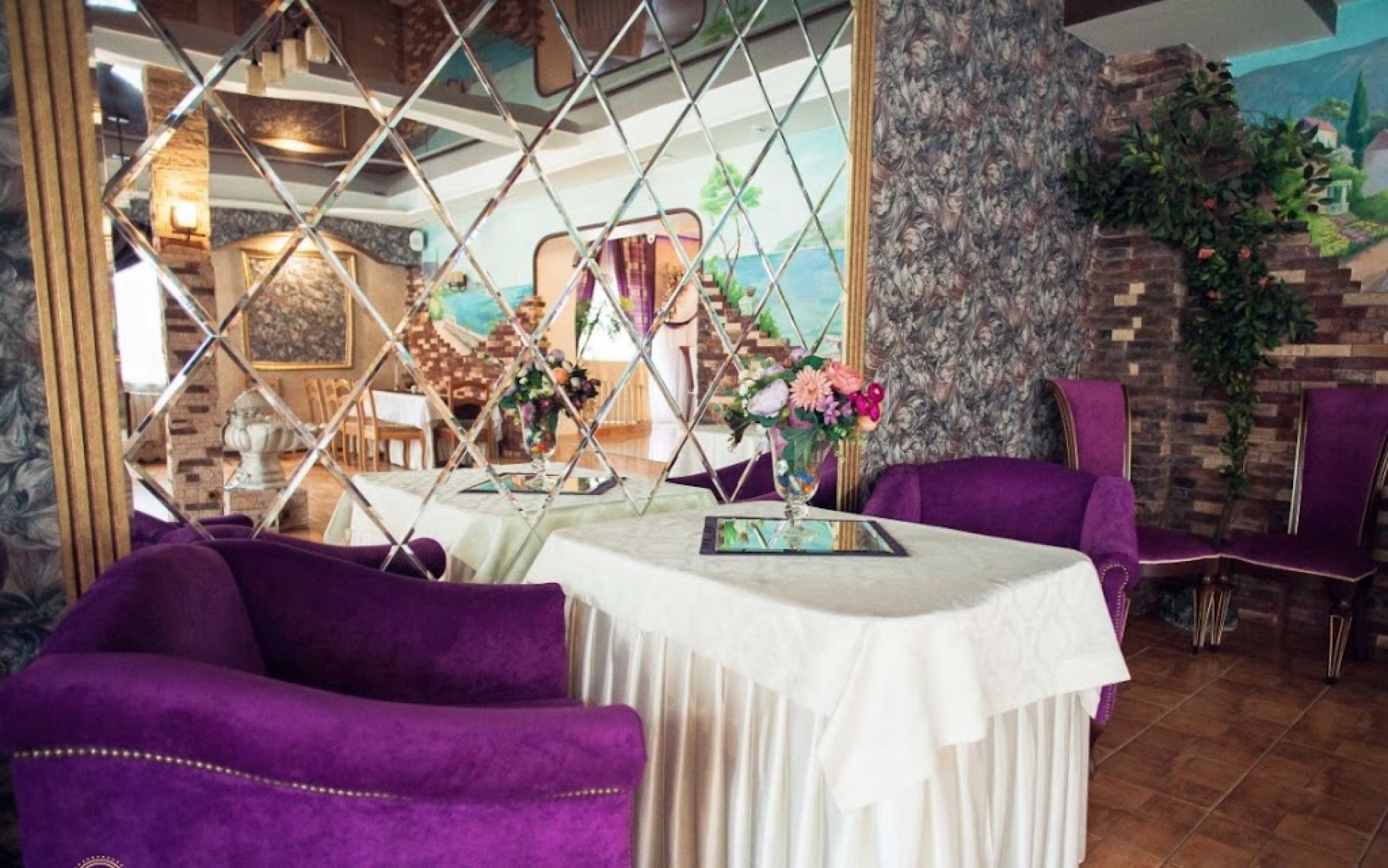 Музыкальное оборудование в ресторане Императрица