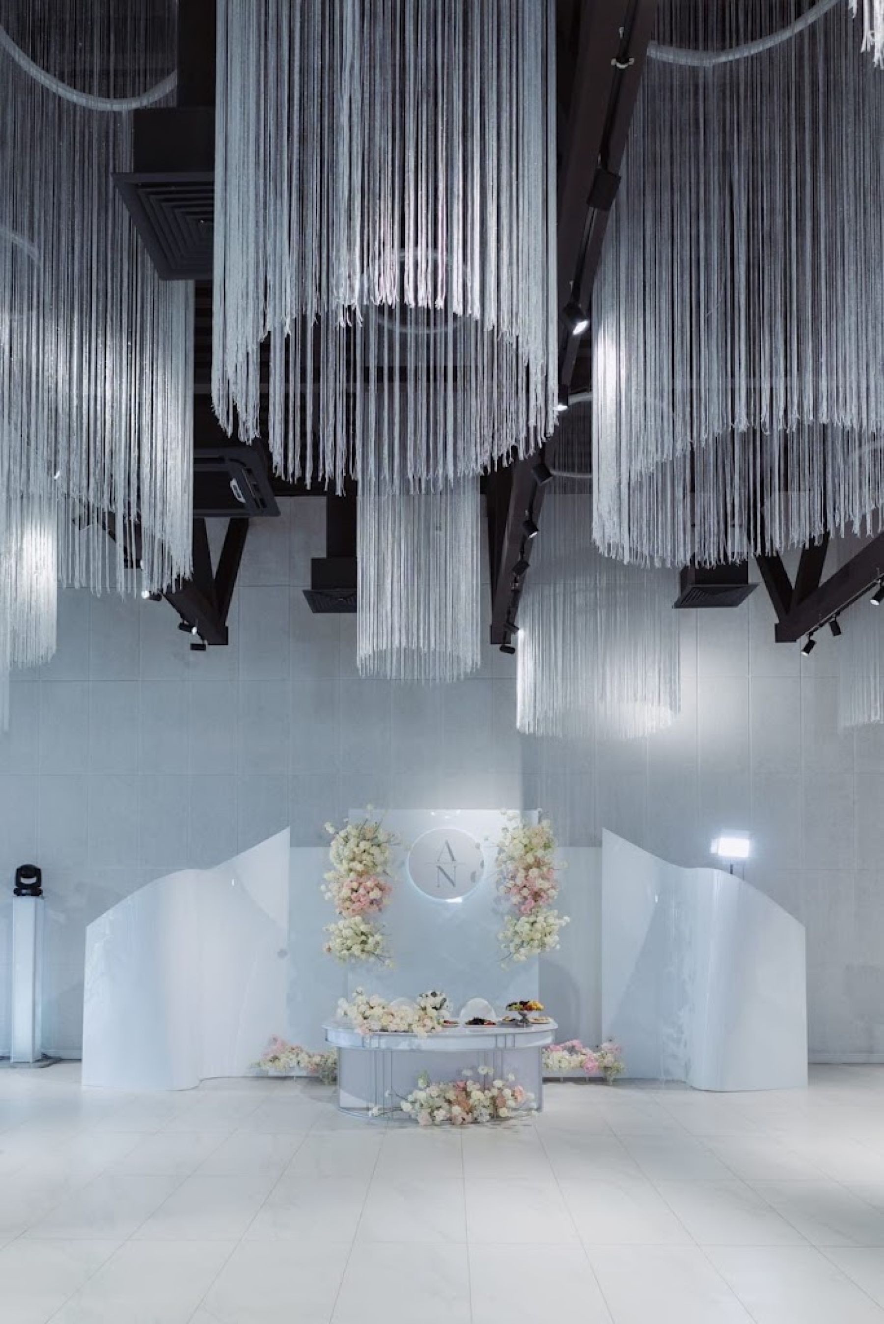 Уютная беседка на воде в Jani Crystal