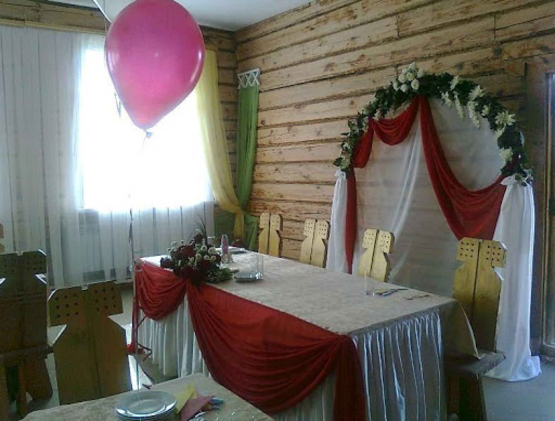 Вид на зал трактира Ямщик