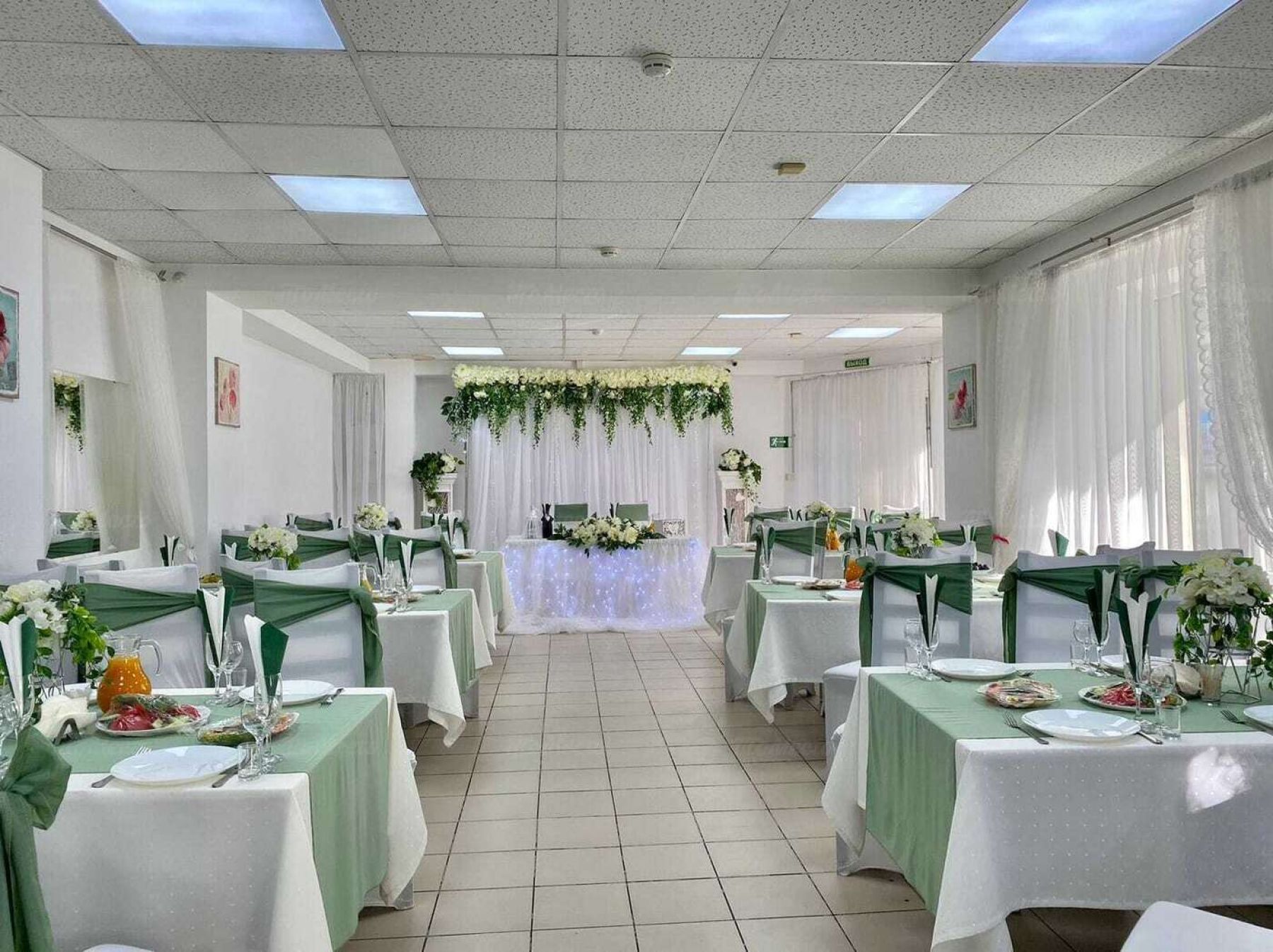 Ресторан Любава - танцпол с живой музыкой