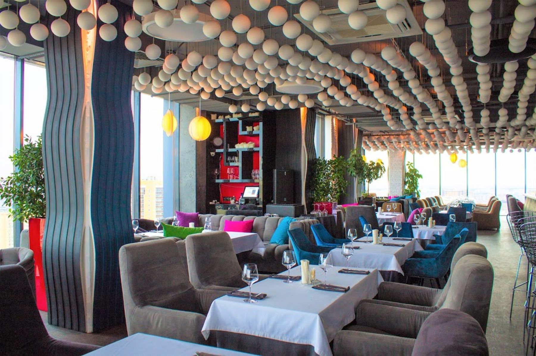 Стильный интерьер ресторана STUDIO 23