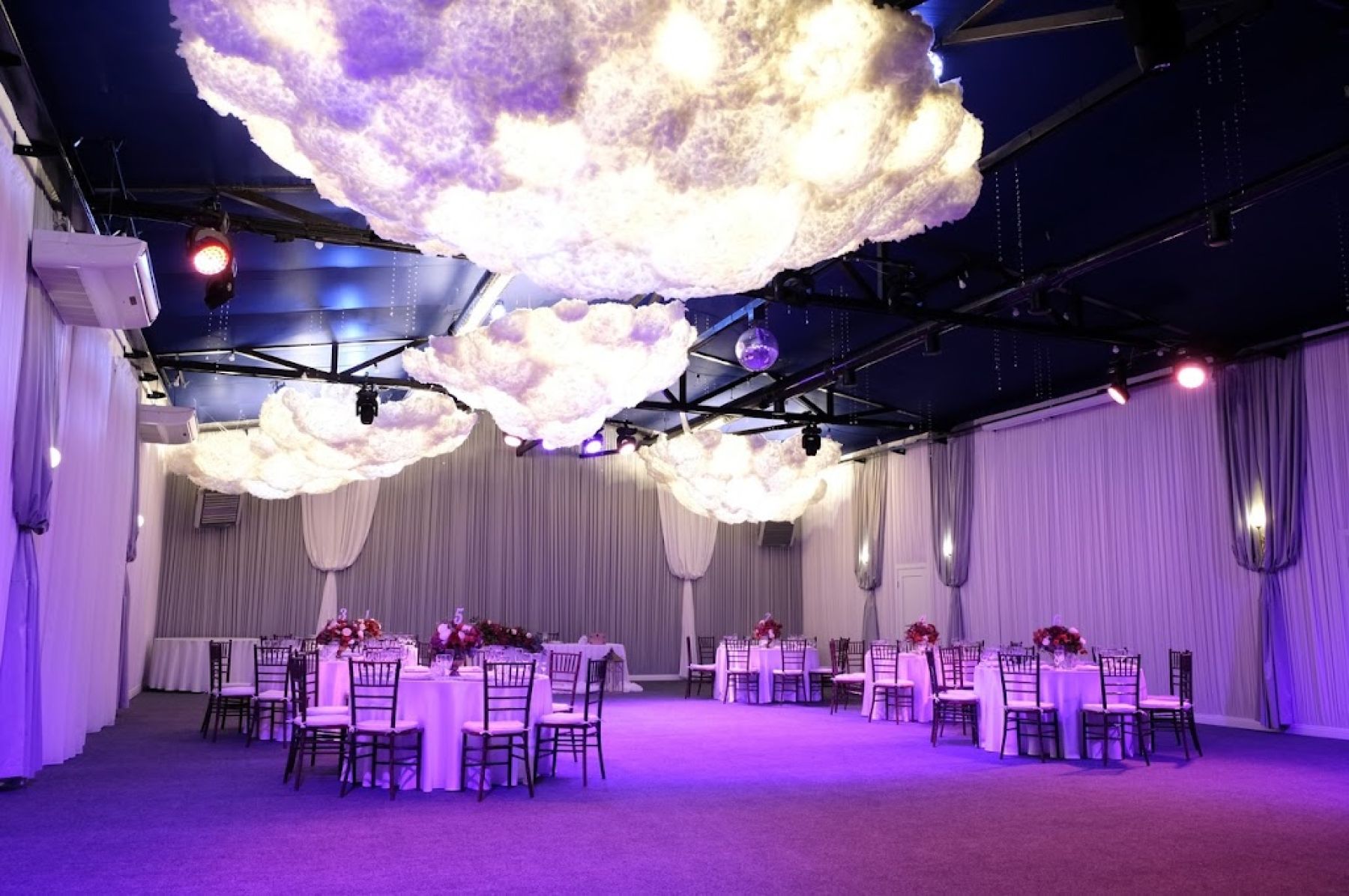 Пушкинская Усадьба - вид на беседку